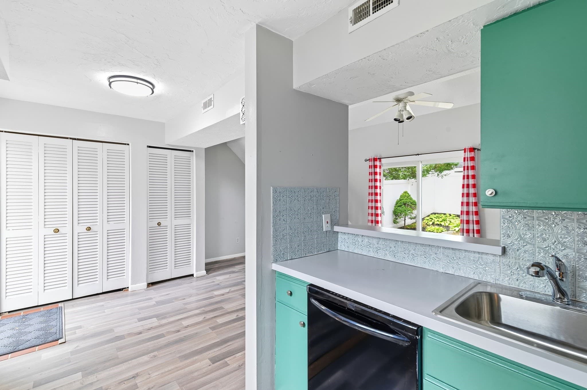Condominium at 195 Lake Street, Unit 11 # 11, Weymouth MA 02189, Weymouth, photo 9 of 34