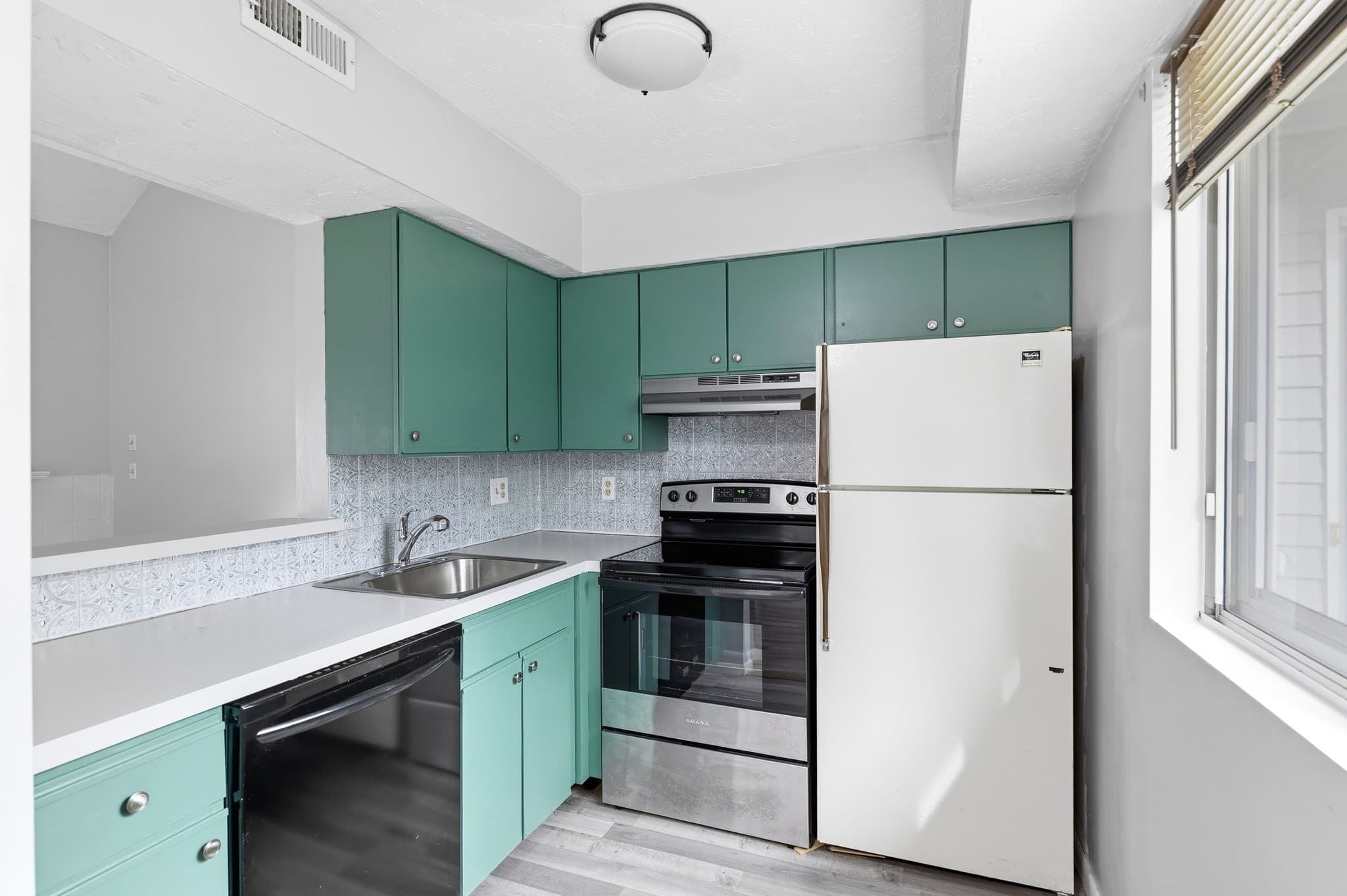 Condominium at 195 Lake Street, Unit 11 # 11, Weymouth MA 02189, Weymouth, photo 8 of 34