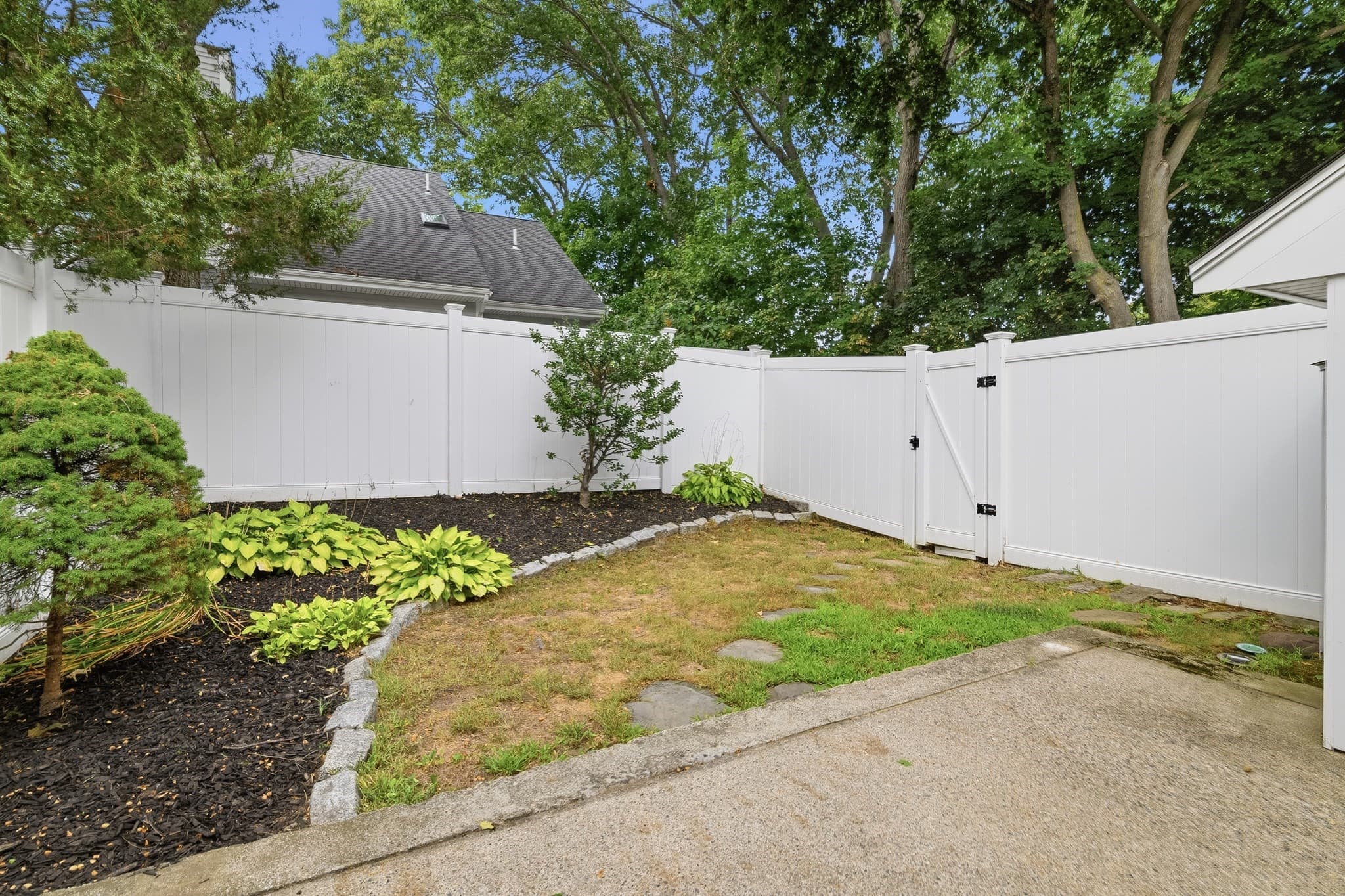 Condominium at 195 Lake Street, Unit 11 # 11, Weymouth MA 02189, Weymouth, photo 21 of 34