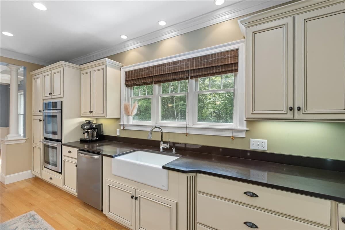 Single Family Residence at 137 Garland Dr, Pelham NH 03076, Pelham, photo 5 of 42