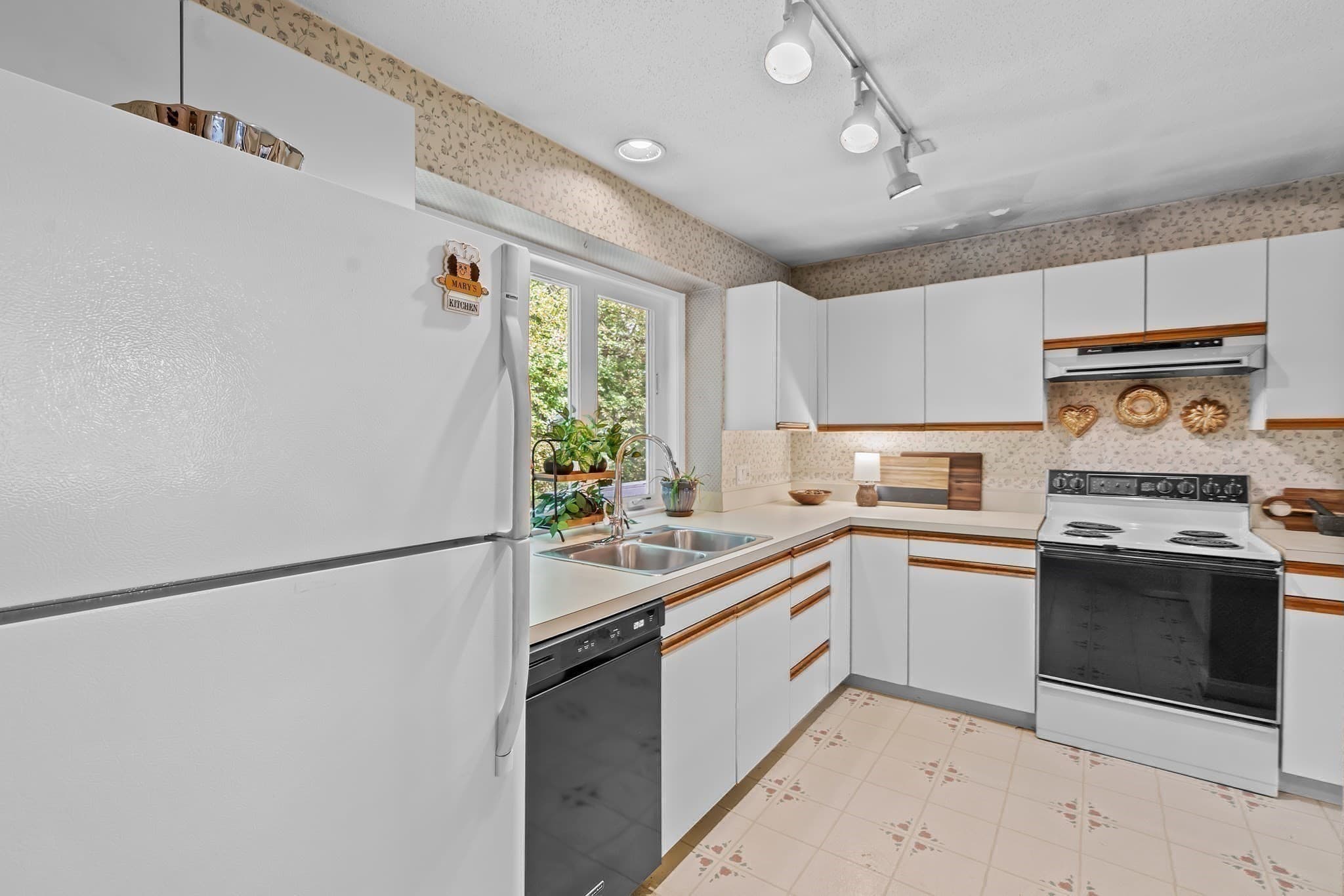 Condominium at 101 South Ave # 1004, Attleboro MA 02703, Attleboro, photo 12 of 31