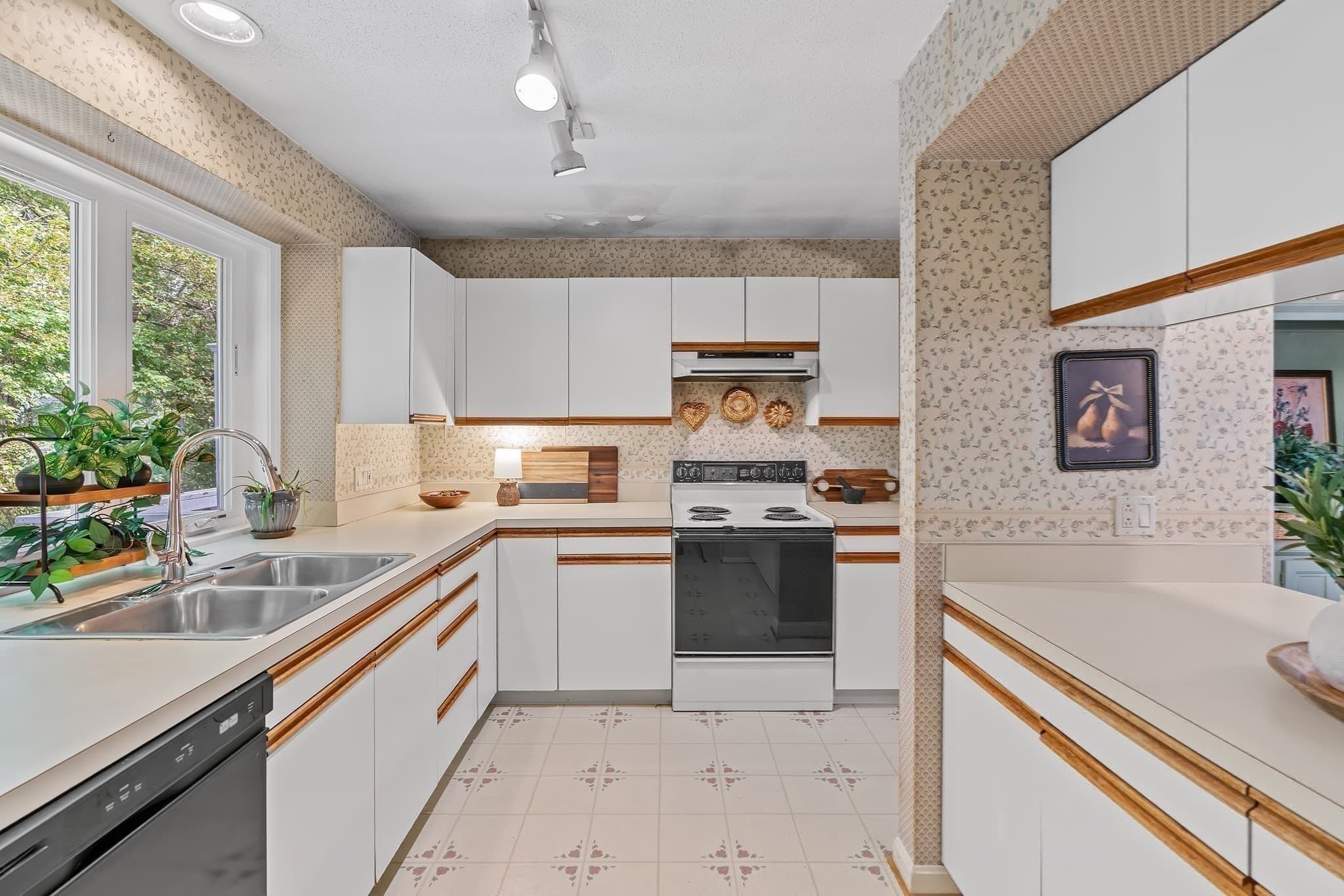 Condominium at 101 South Ave # 1004, Attleboro MA 02703, Attleboro, photo 14 of 31