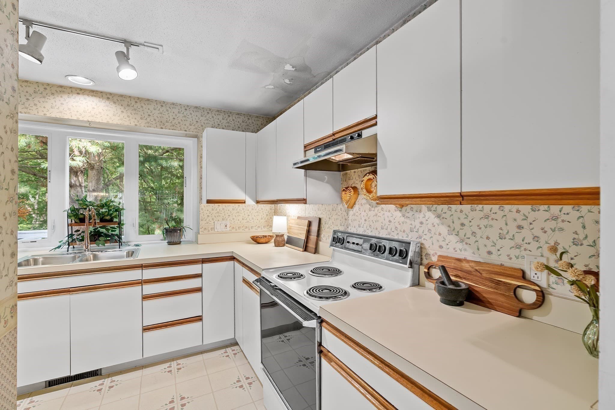 Condominium at 101 South Ave # 1004, Attleboro MA 02703, Attleboro, photo 8 of 31