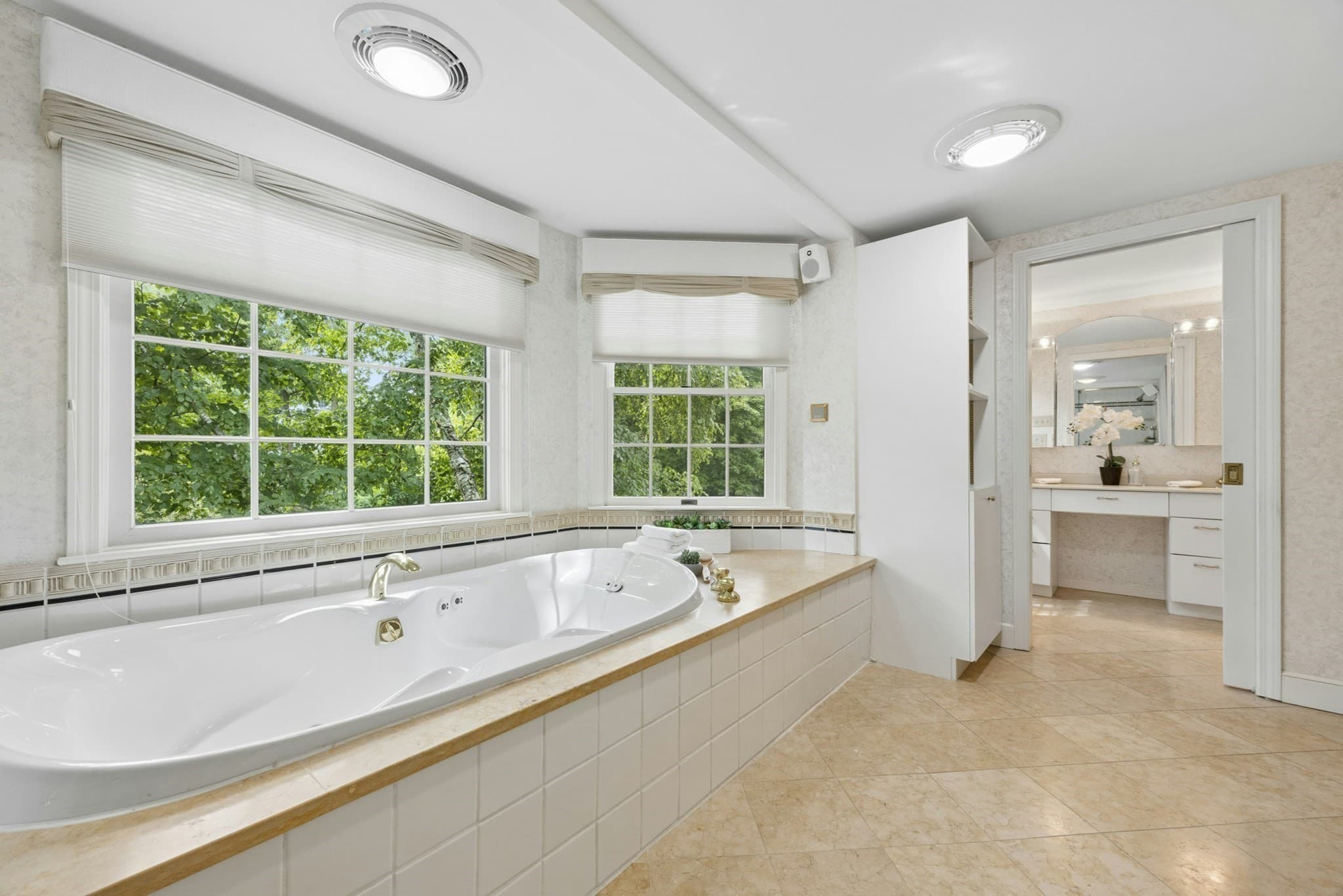 Condominium at 18 Lois Lane # 18, Lexington MA 02420, Lexington, photo 24 of 42