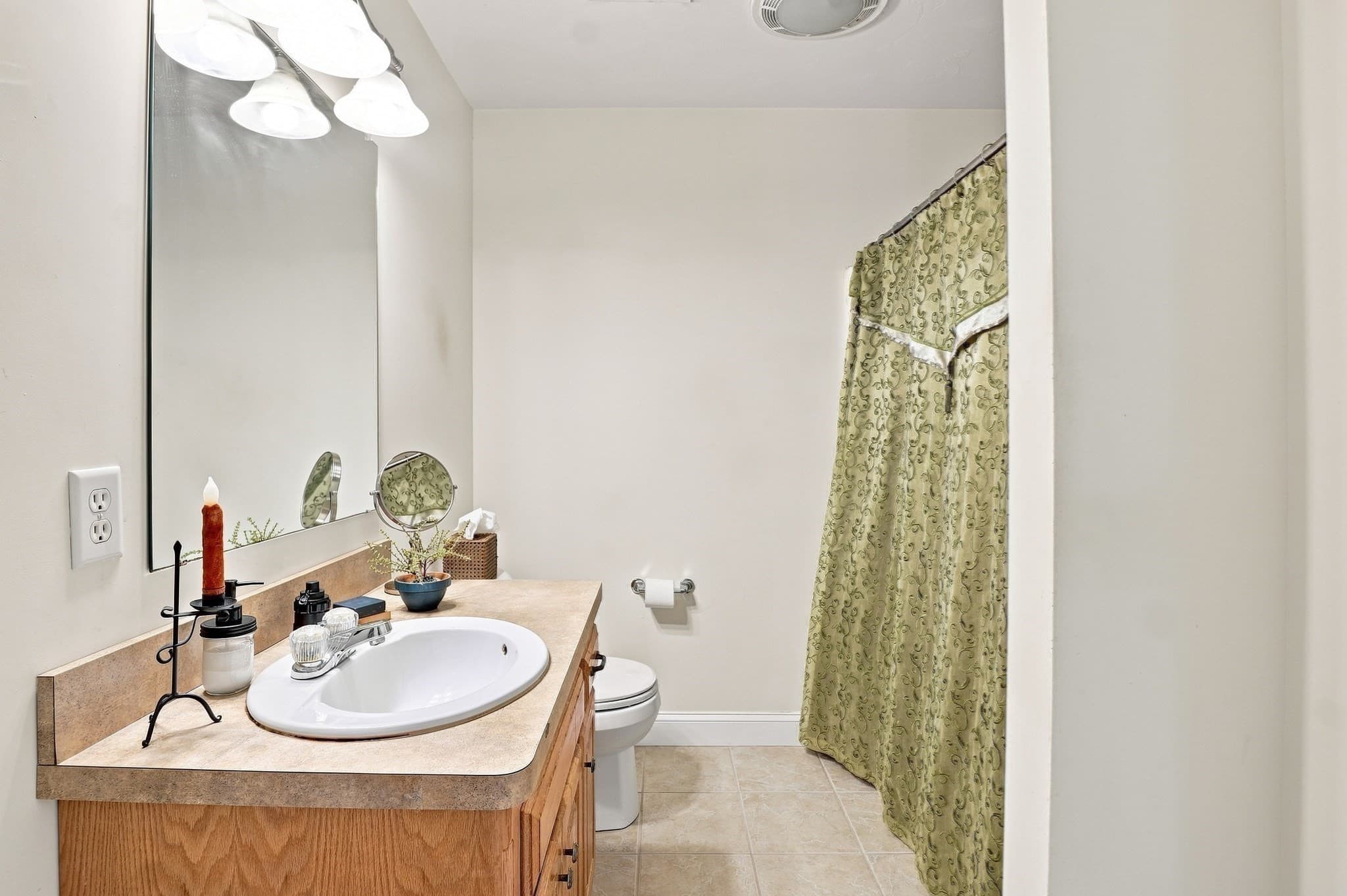 Condominium at 97 Horne Way # 97, Millbury MA 01527, Millbury, photo 24 of 32