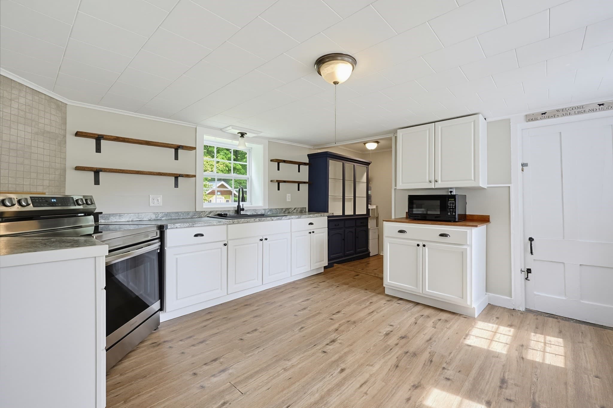 Single Family Residence at 1 Jewell Hill Rd, Ashburnham MA 01430, Ashburnham, photo 5 of 30