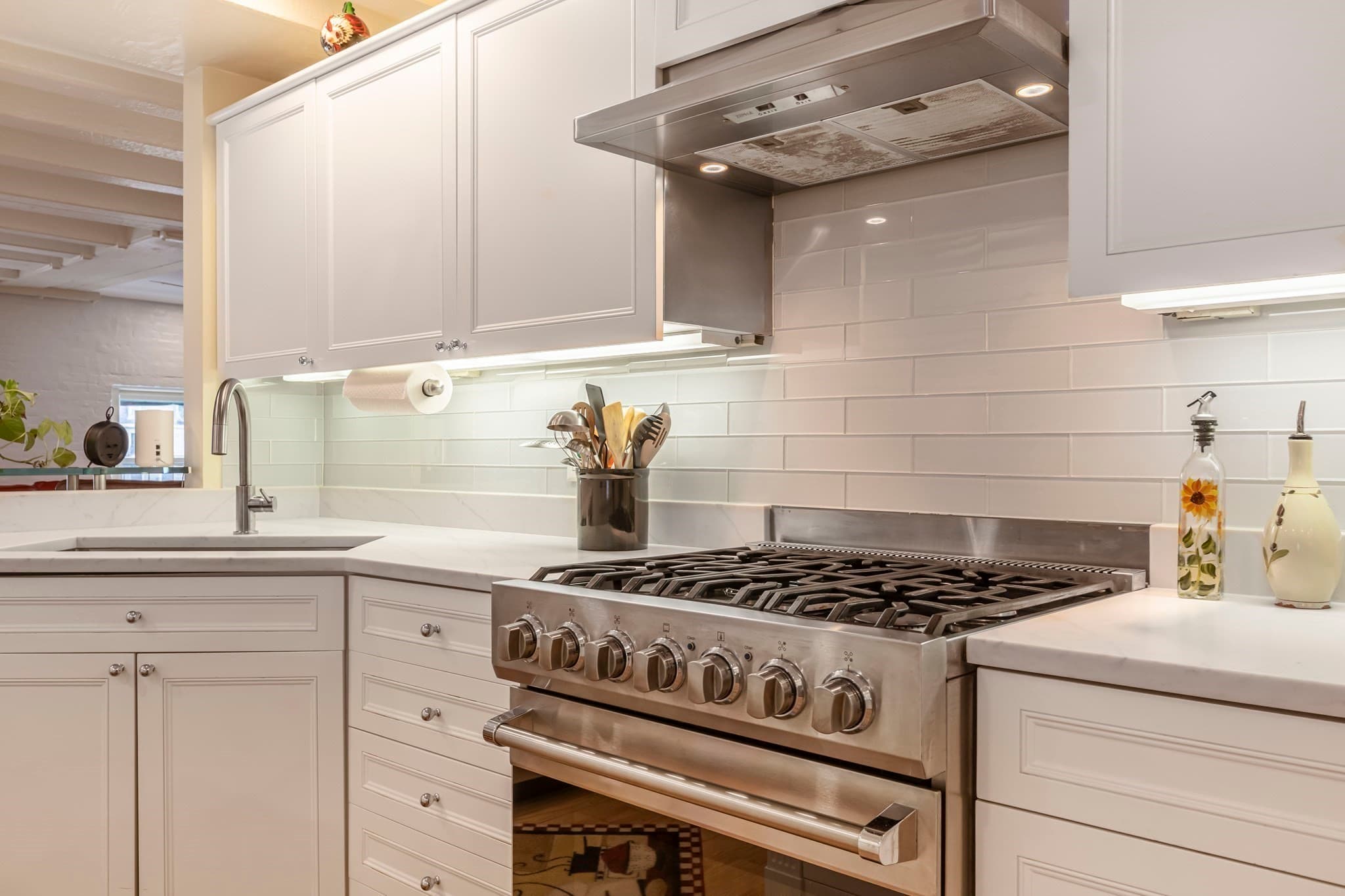 Condominium at 33 Commercial Wharf # 42, Boston MA 02110, photo 6 of 29