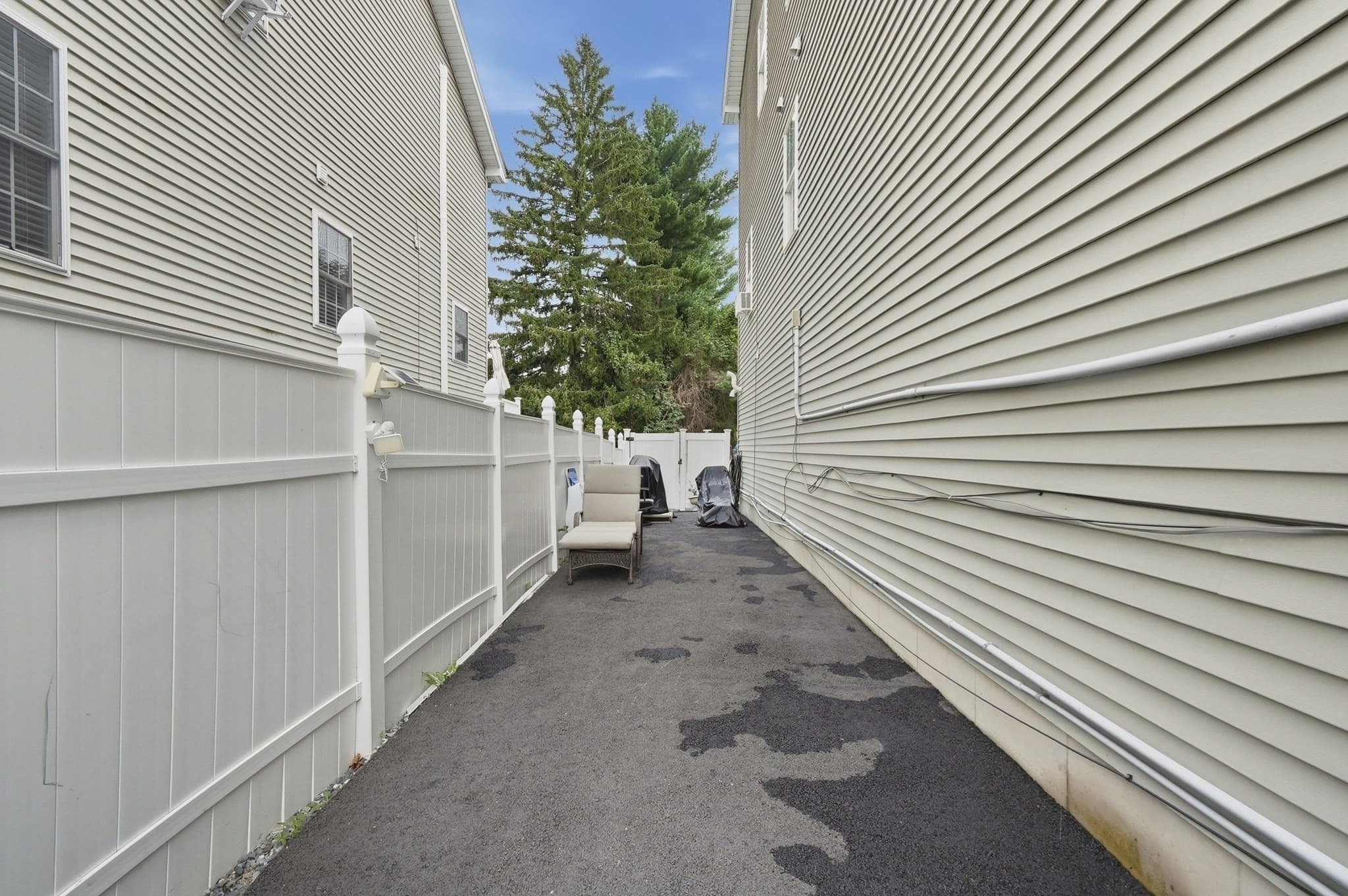 2 Family - 2 Units Up/Down at 51 Randall Street, Worcester MA 01606, Worcester, photo 33 of 41