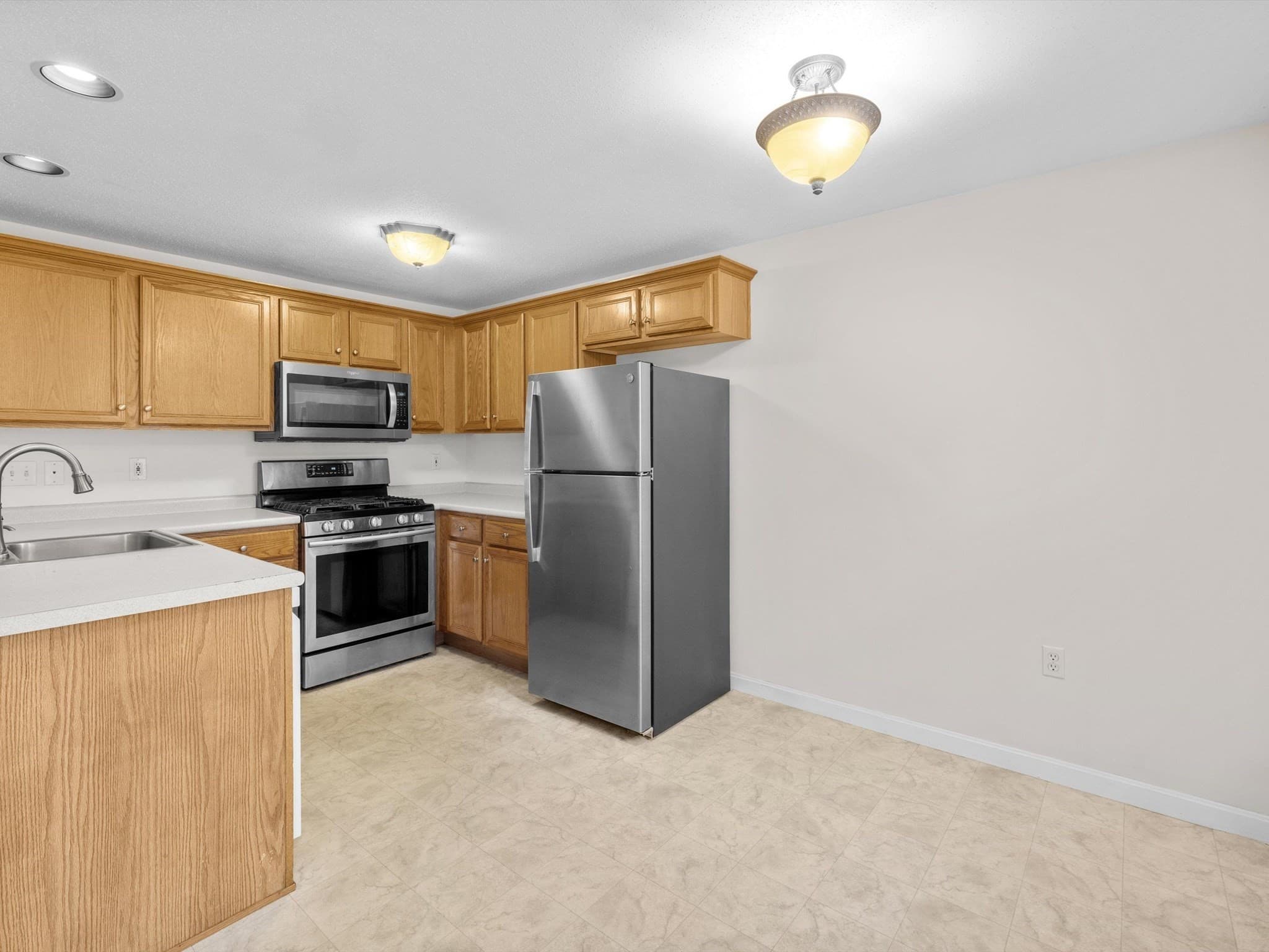 Condominium at 53 Lancaster Rd # 10, Clinton MA 01510, Clinton, photo 6 of 42