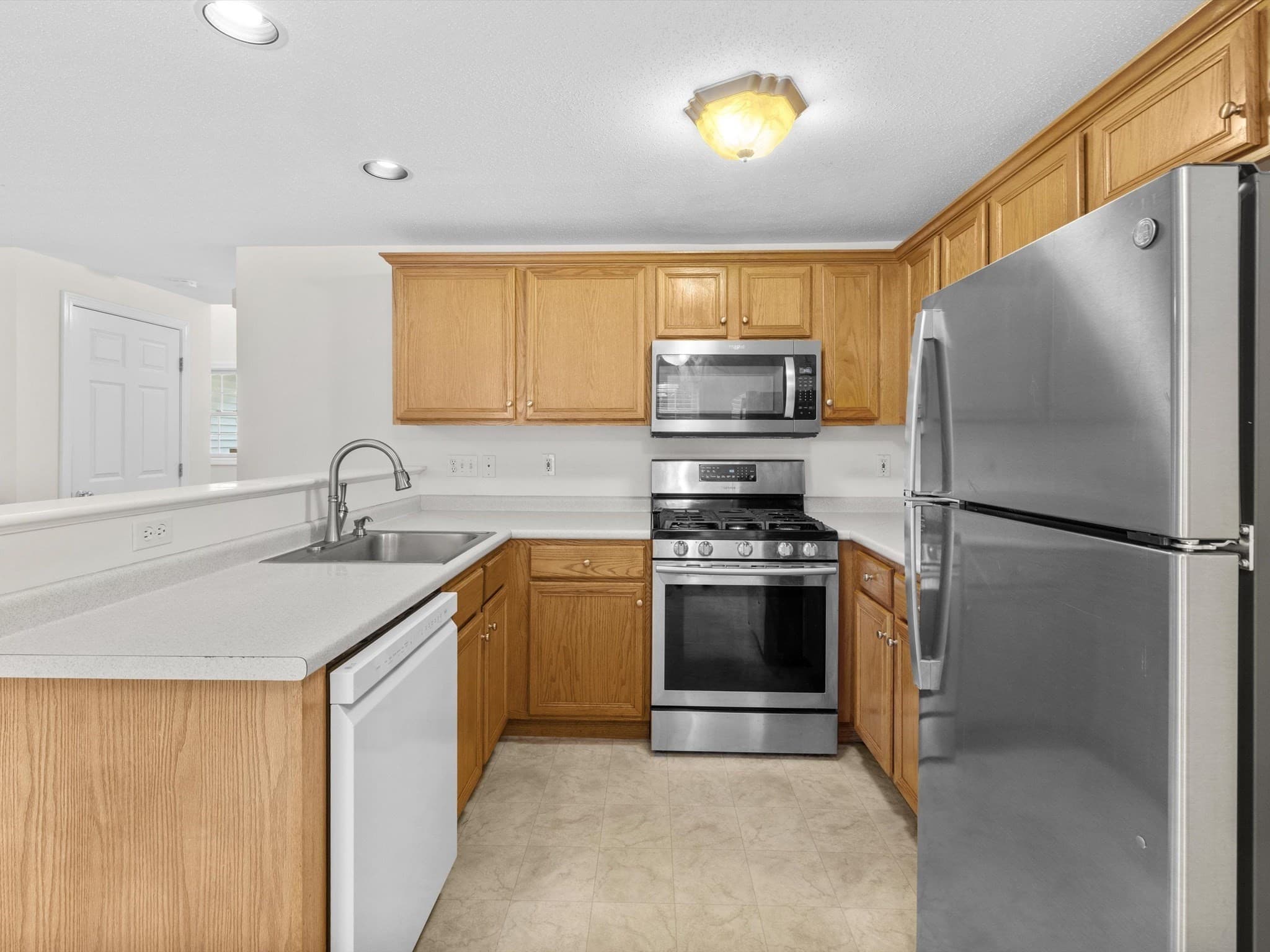 Condominium at 53 Lancaster Rd # 10, Clinton MA 01510, Clinton, photo 7 of 42
