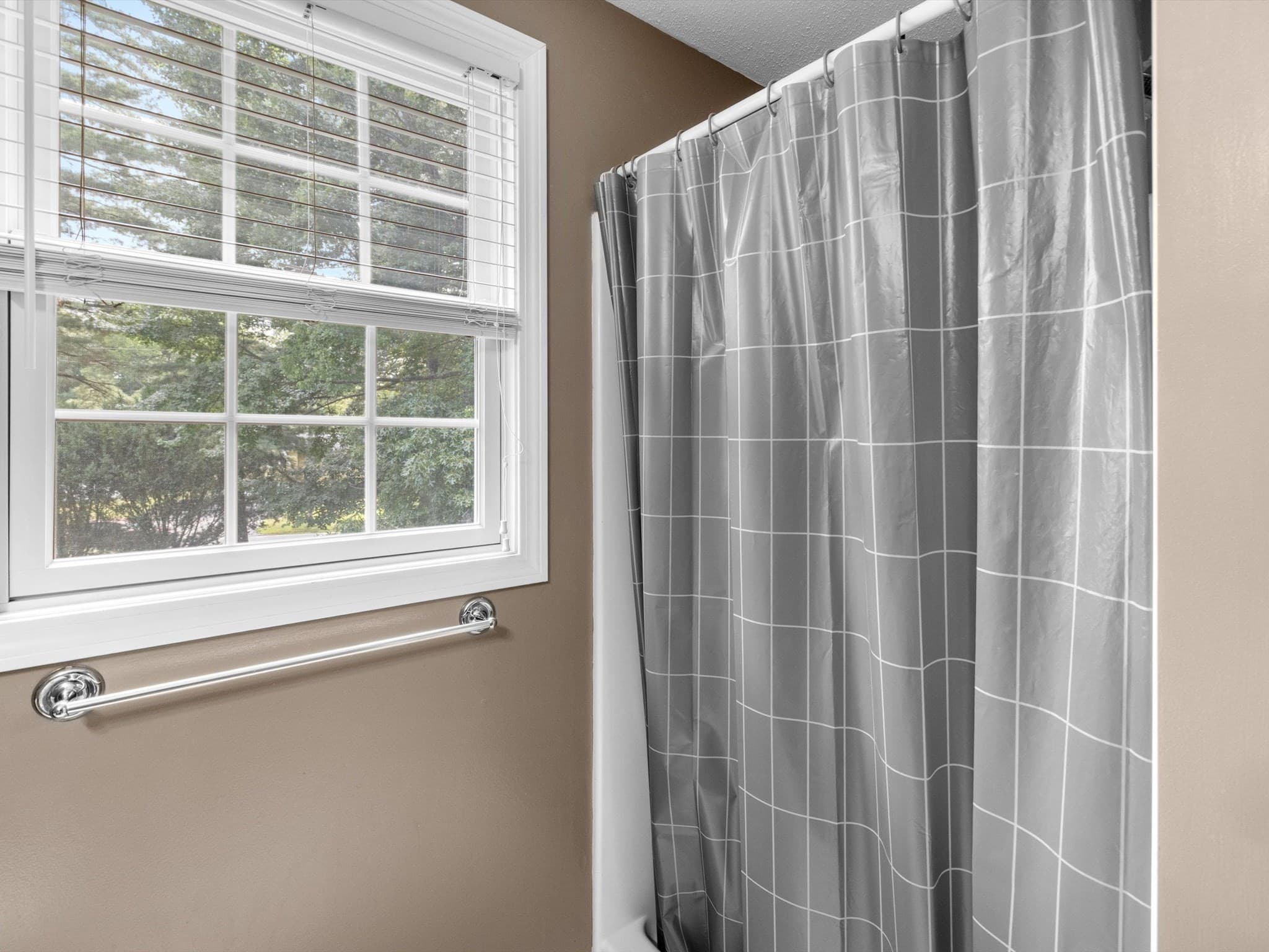 Condominium at 53 Lancaster Rd # 10, Clinton MA 01510, Clinton, photo 20 of 42