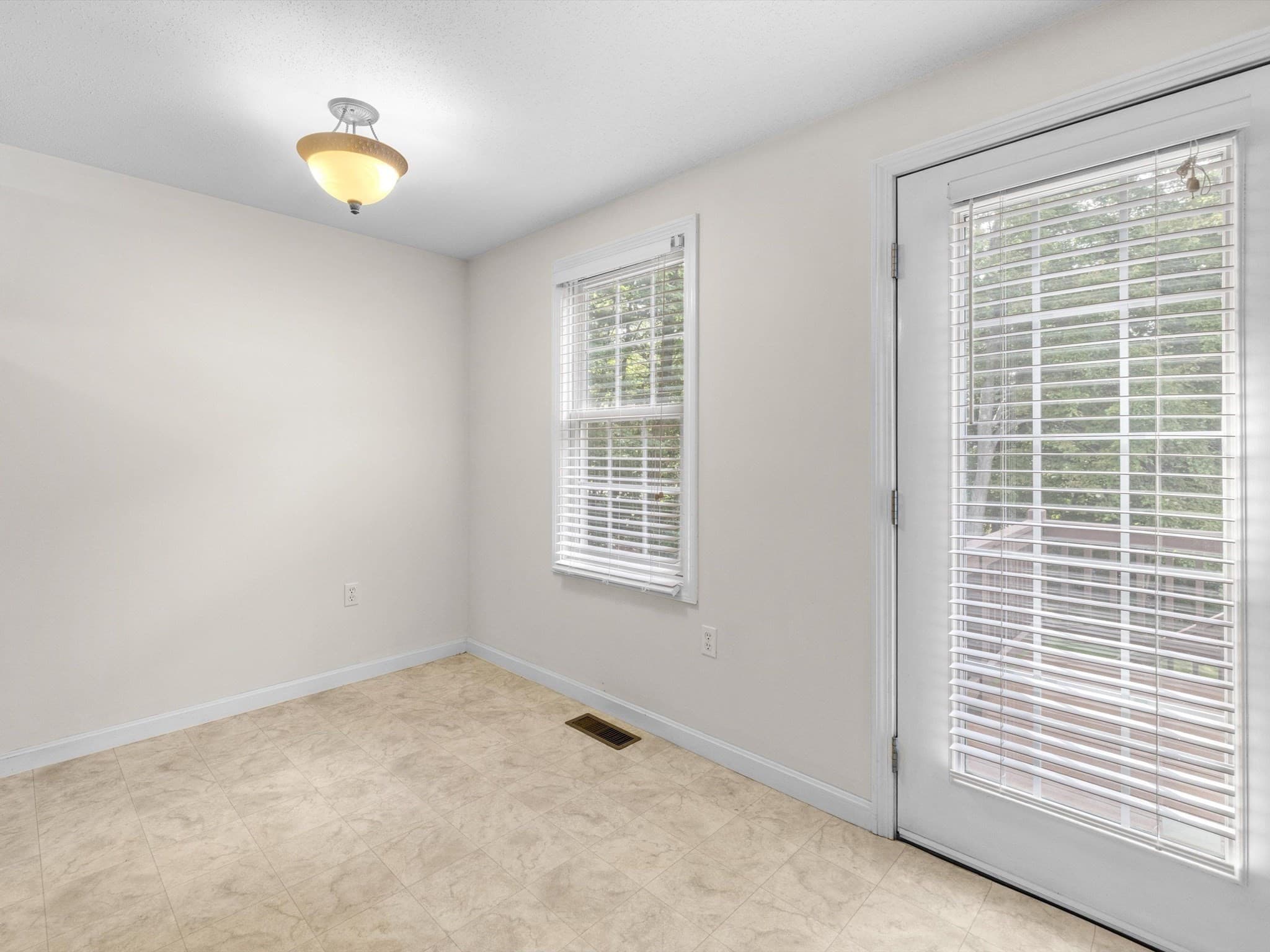 Condominium at 53 Lancaster Rd # 10, Clinton MA 01510, Clinton, photo 9 of 42