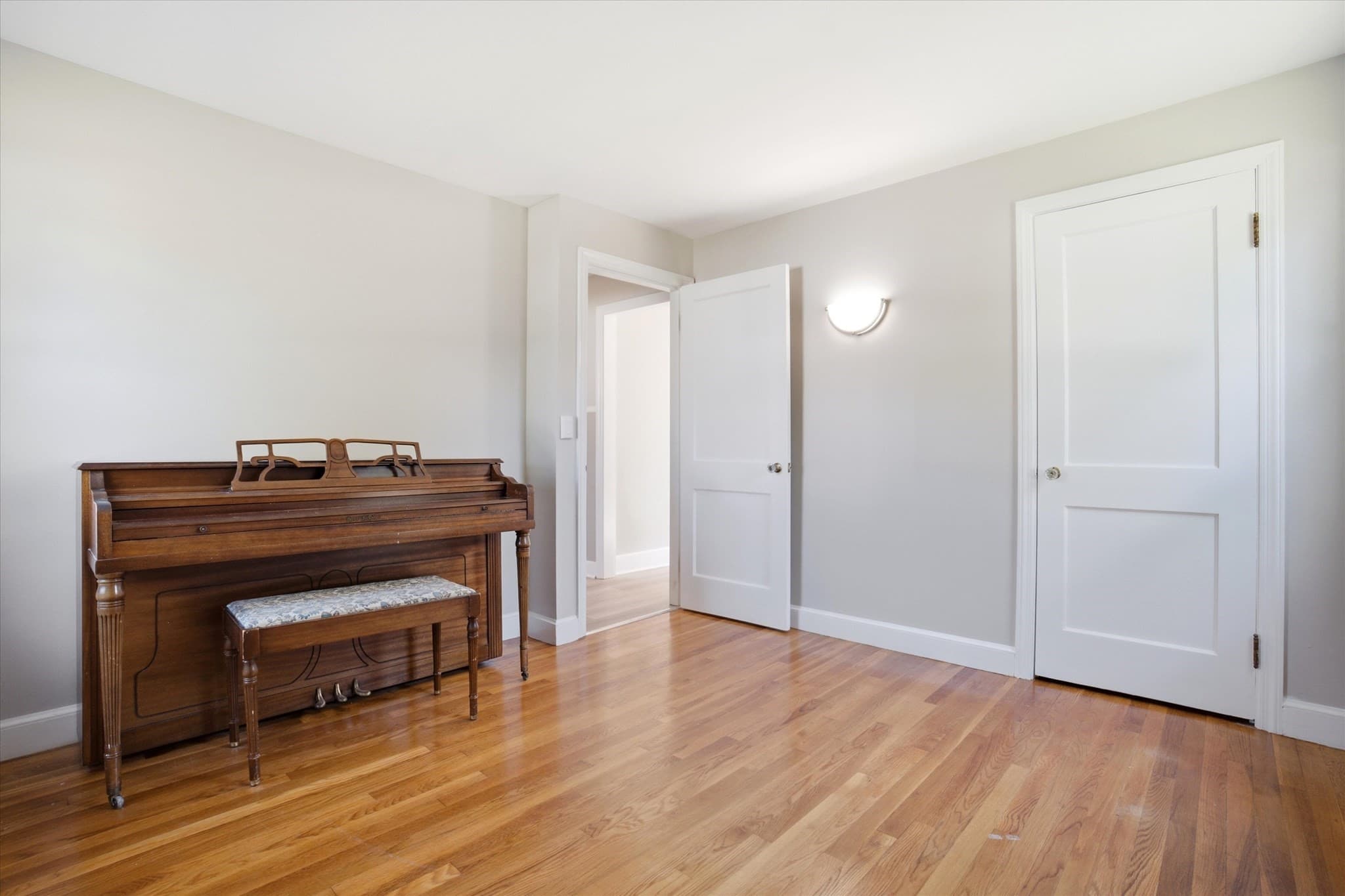 Single Family Residence at 6 Pleasant St, Chelmsford MA 01824, photo 16 of 42