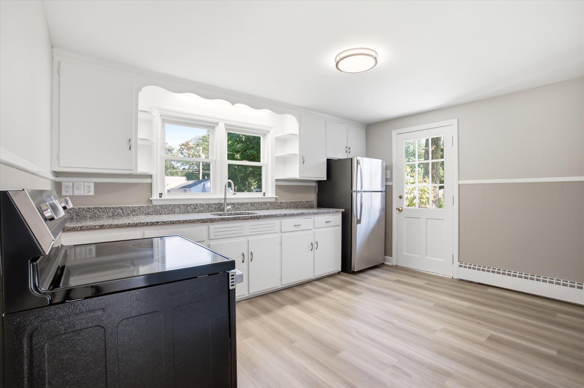 Single Family Residence at 6 Pleasant St, Chelmsford MA 01824, photo 10 of 42