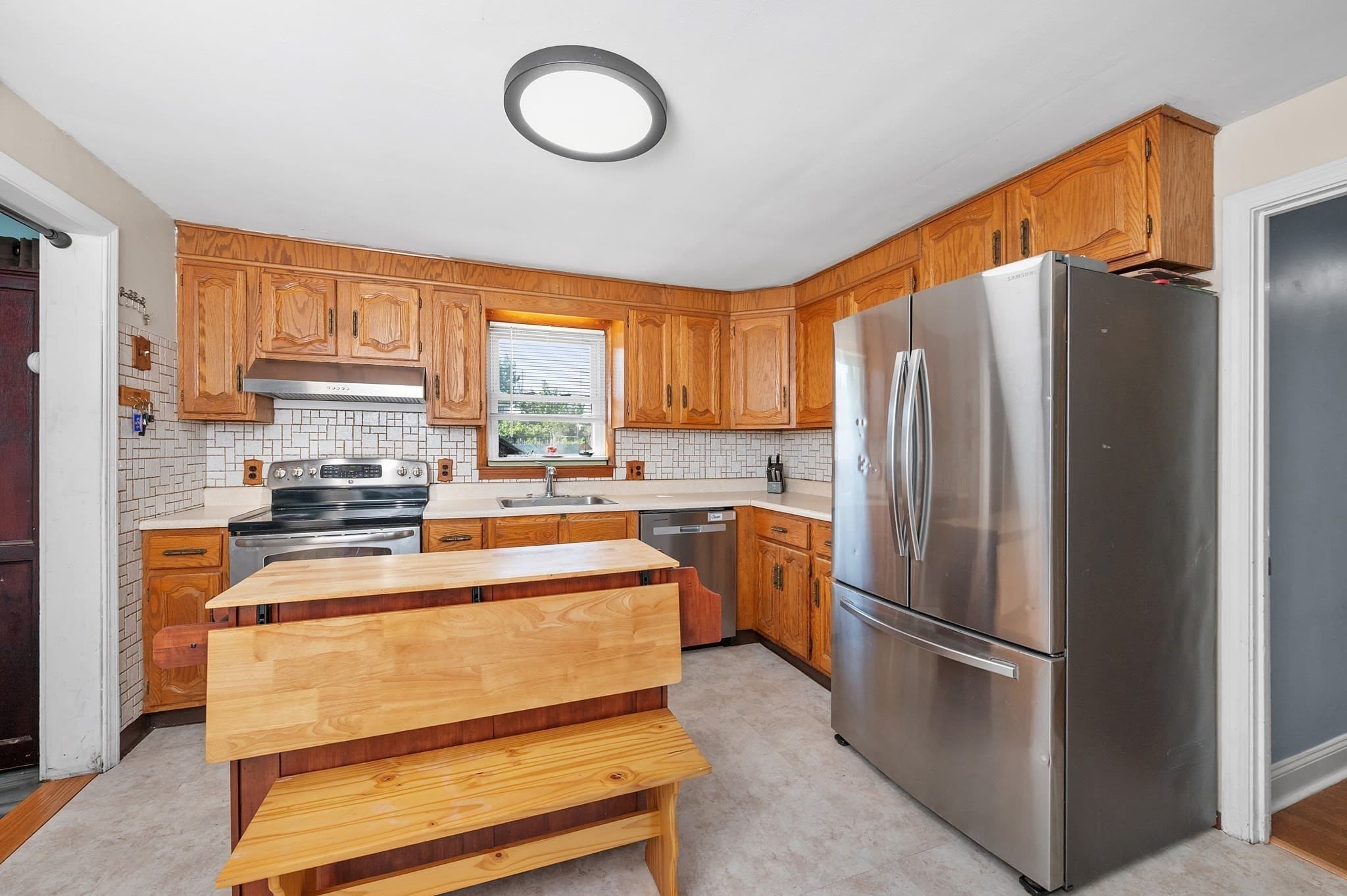 Single Family Residence at 9 Fosters Ln, Wakefield MA 01880, photo 5 of 29