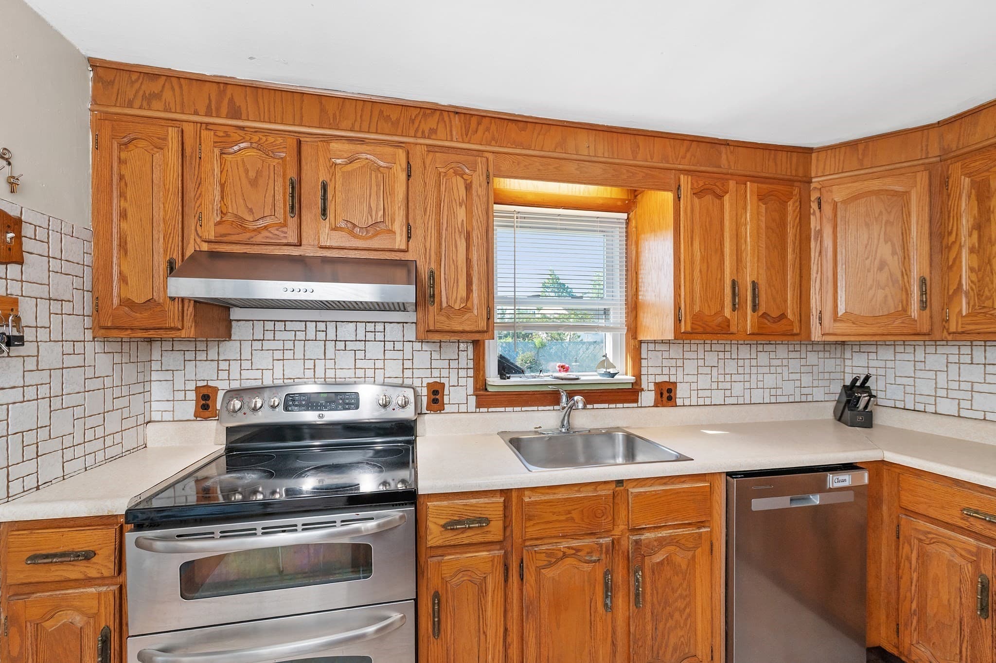 Single Family Residence at 9 Fosters Ln, Wakefield MA 01880, photo 4 of 29