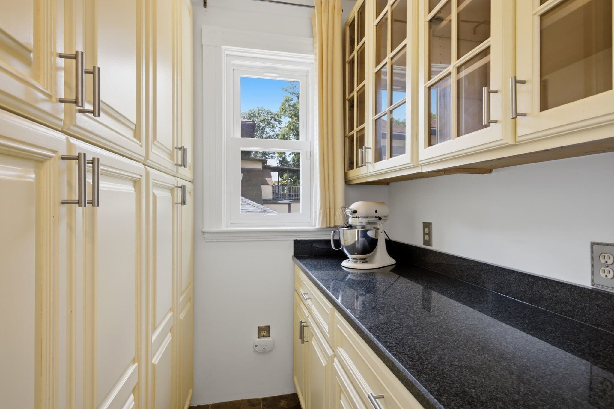 Single Family Residence at 36 Walton St, Boston MA 02124, Boston, photo 11 of 42