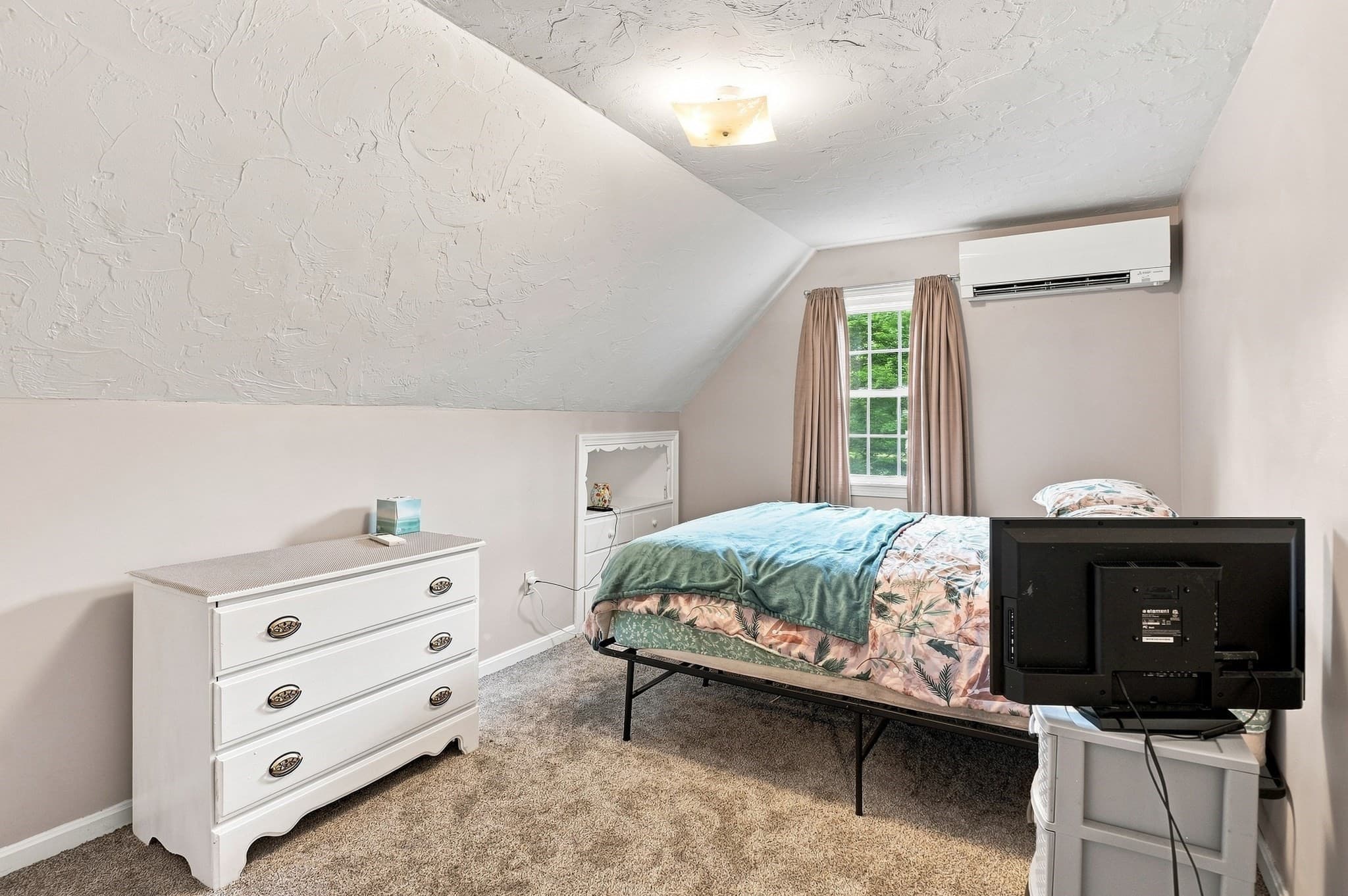 Single Family Residence at 6 Westview Drive, Sutton MA 01590, Sutton, photo 23 of 39
