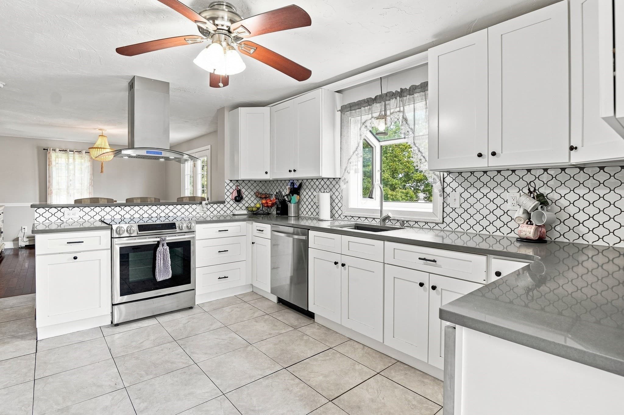 Single Family Residence at 6 Westview Drive, Sutton MA 01590, Sutton, photo 7 of 39
