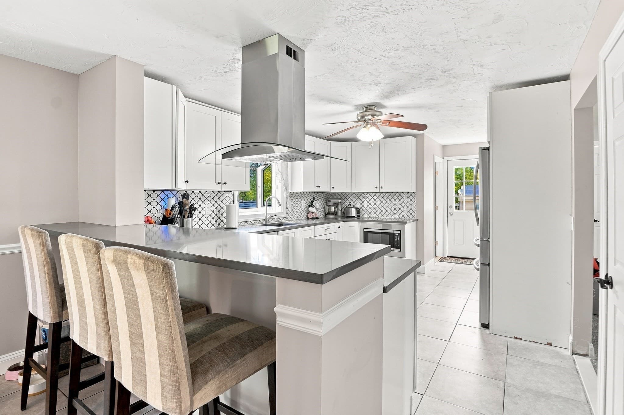 Single Family Residence at 6 Westview Drive, Sutton MA 01590, Sutton, photo 10 of 39
