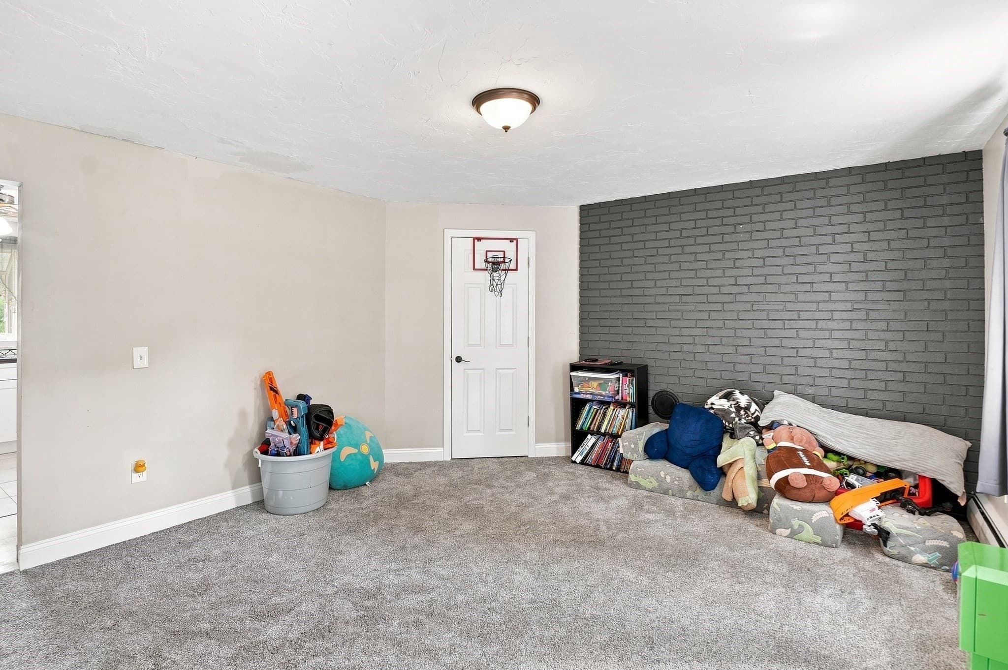 Single Family Residence at 6 Westview Drive, Sutton MA 01590, Sutton, photo 14 of 39