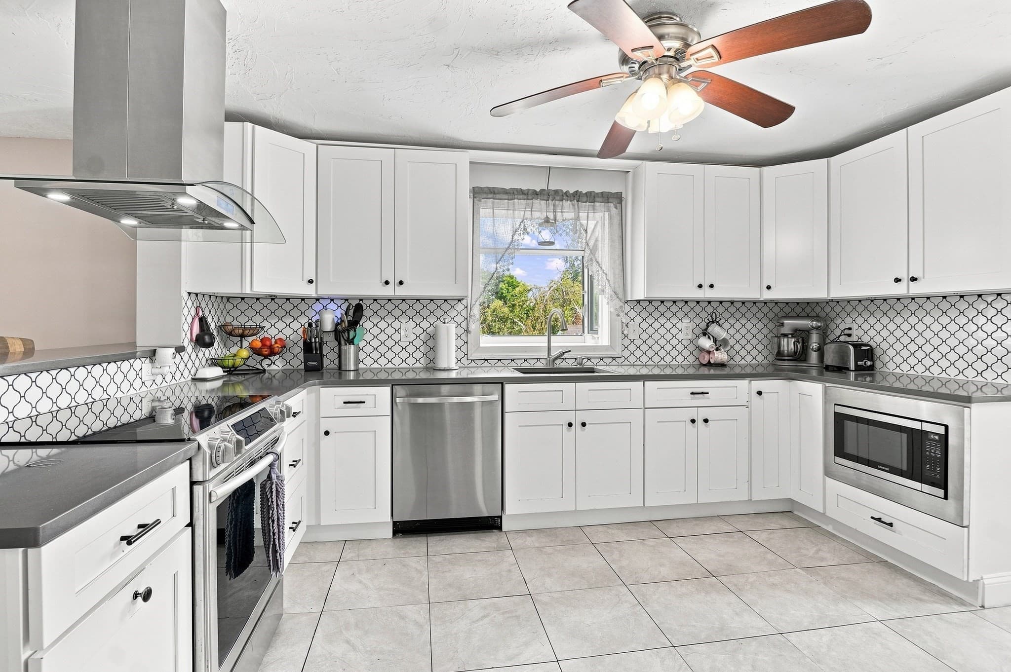 Single Family Residence at 6 Westview Drive, Sutton MA 01590, Sutton, photo 8 of 39