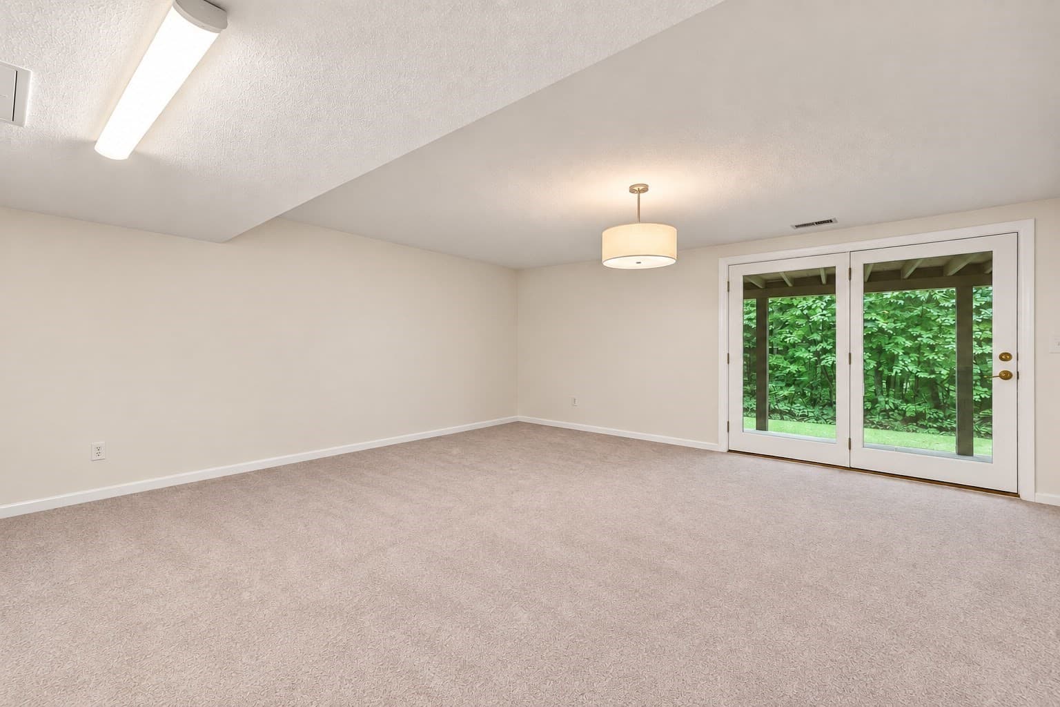 Condominium at 2002 Pheasant Creek Lane # 2002, Peabody MA 01960, Peabody, photo 25 of 41
