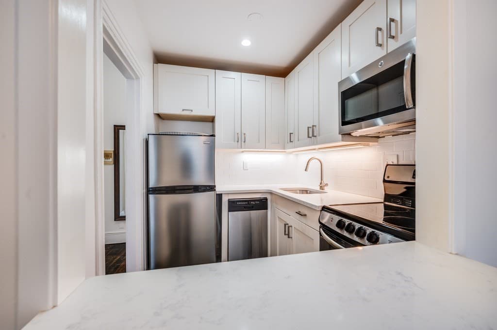 Condominium at 169 Beacon # 4, Boston MA 02116, photo 12 of 20