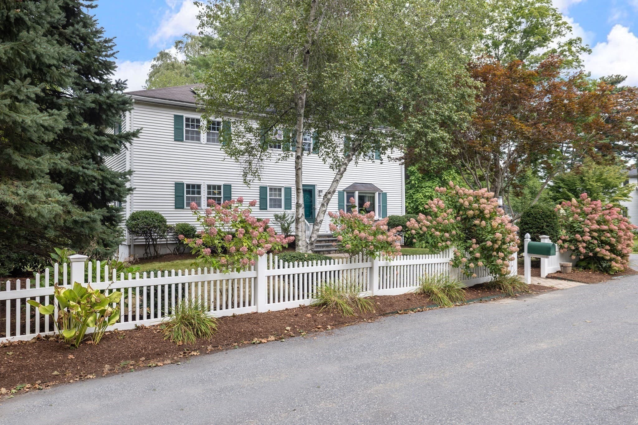 23 Leach Ln, Natick MA 01760