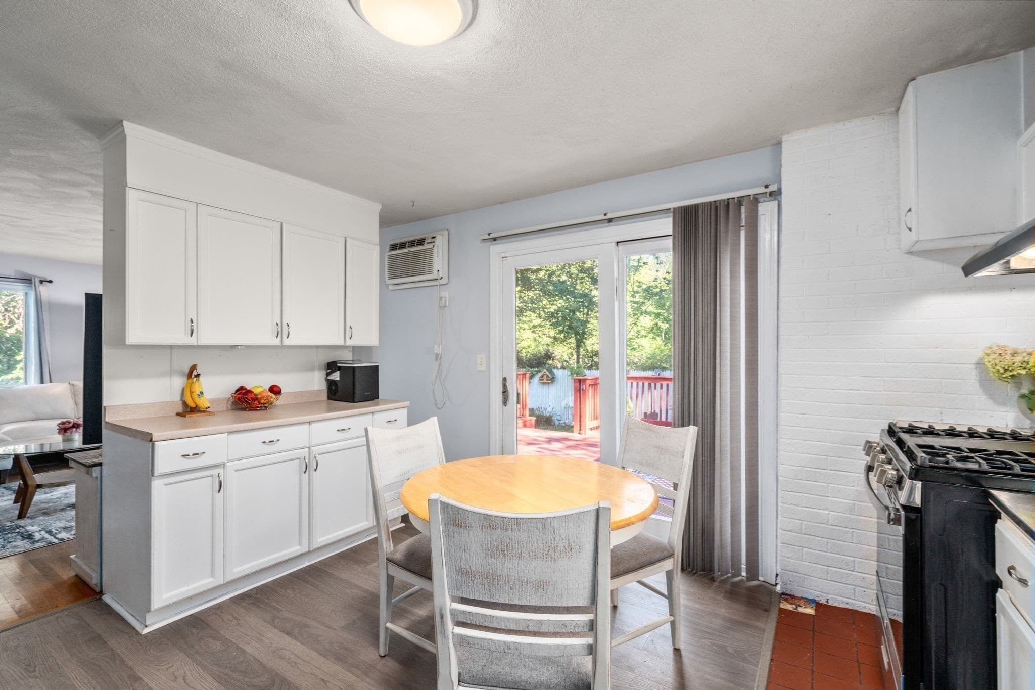 Single Family Residence at 33 Plant Rd, Waltham MA 02451, photo 6 of 41
