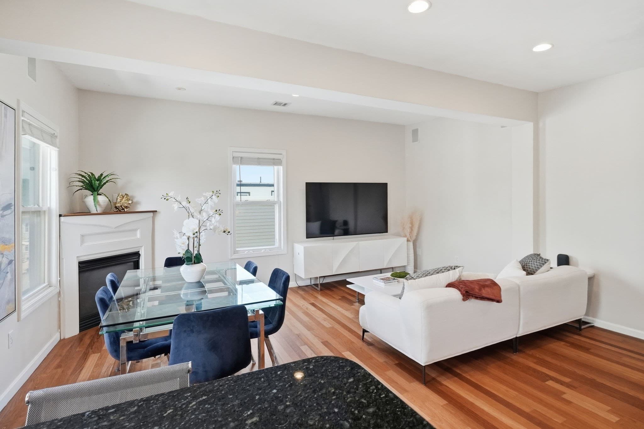 841 Saratoga St, Boston MA 02128