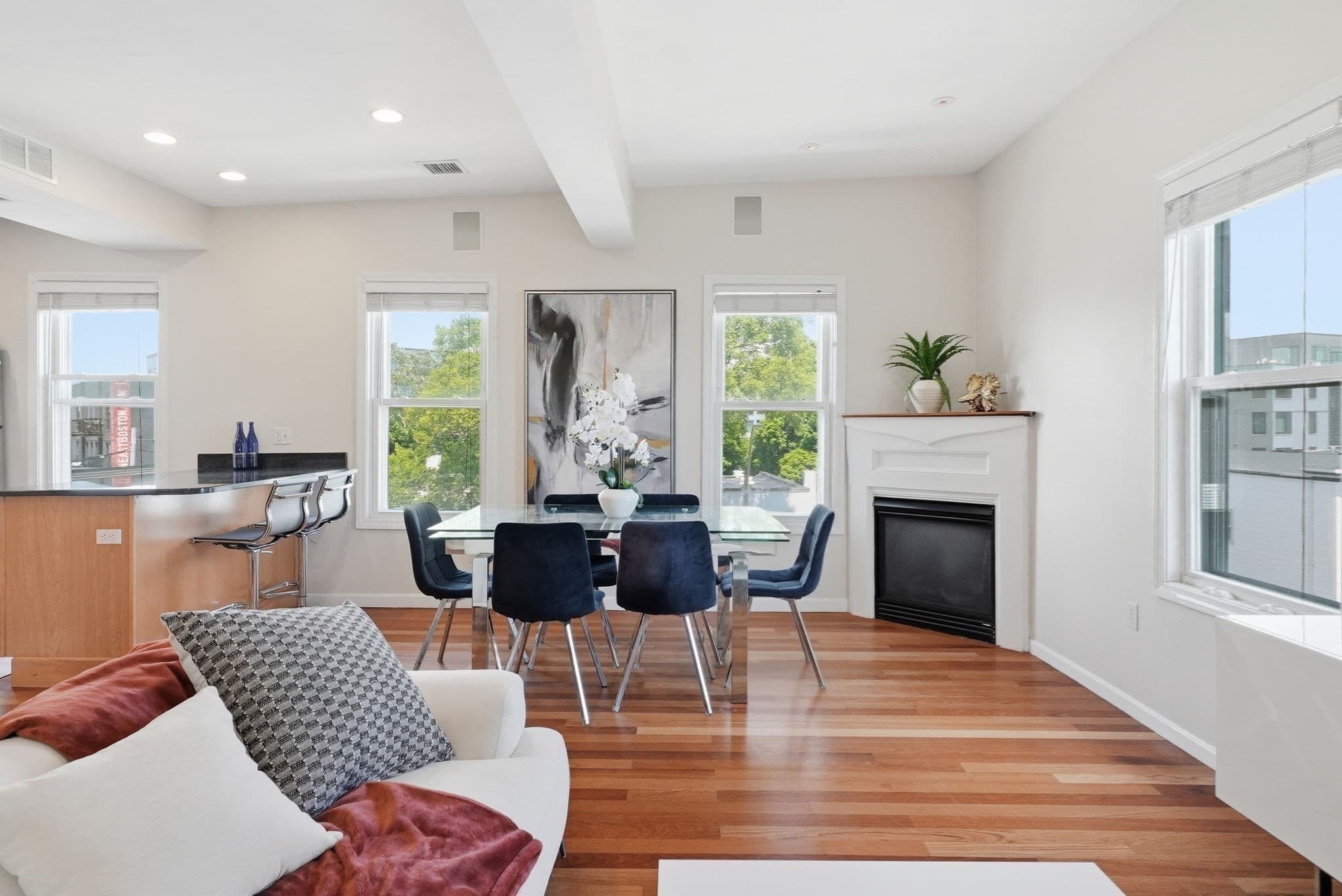 Condominium at 841 Saratoga St, Boston MA 02128, Boston, photo 4 of 27