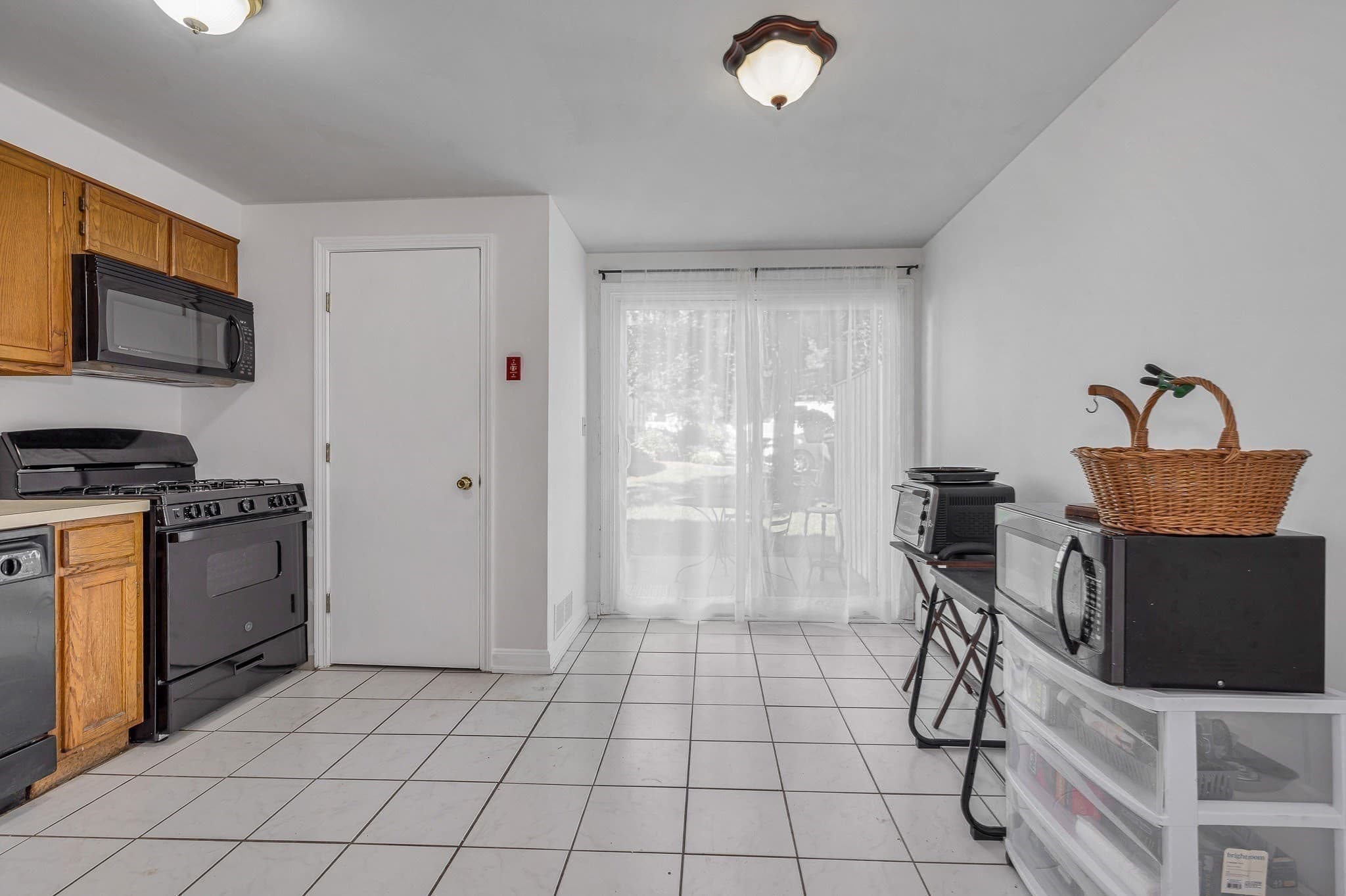 Condominium at 74 Roper St # F, Lowell MA 01852, photo 3 of 23