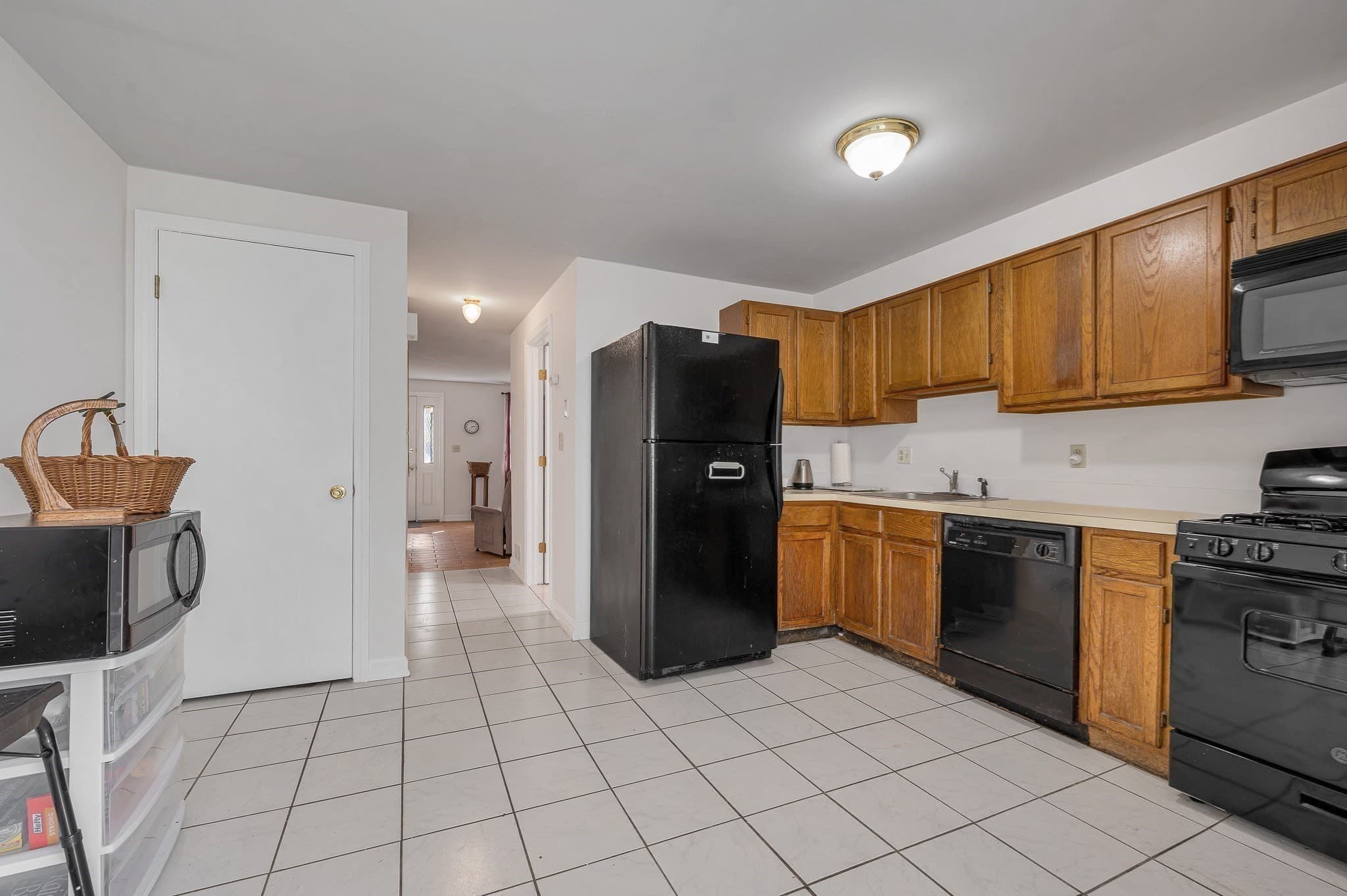 Condominium at 74 Roper St # F, Lowell MA 01852, photo 5 of 23