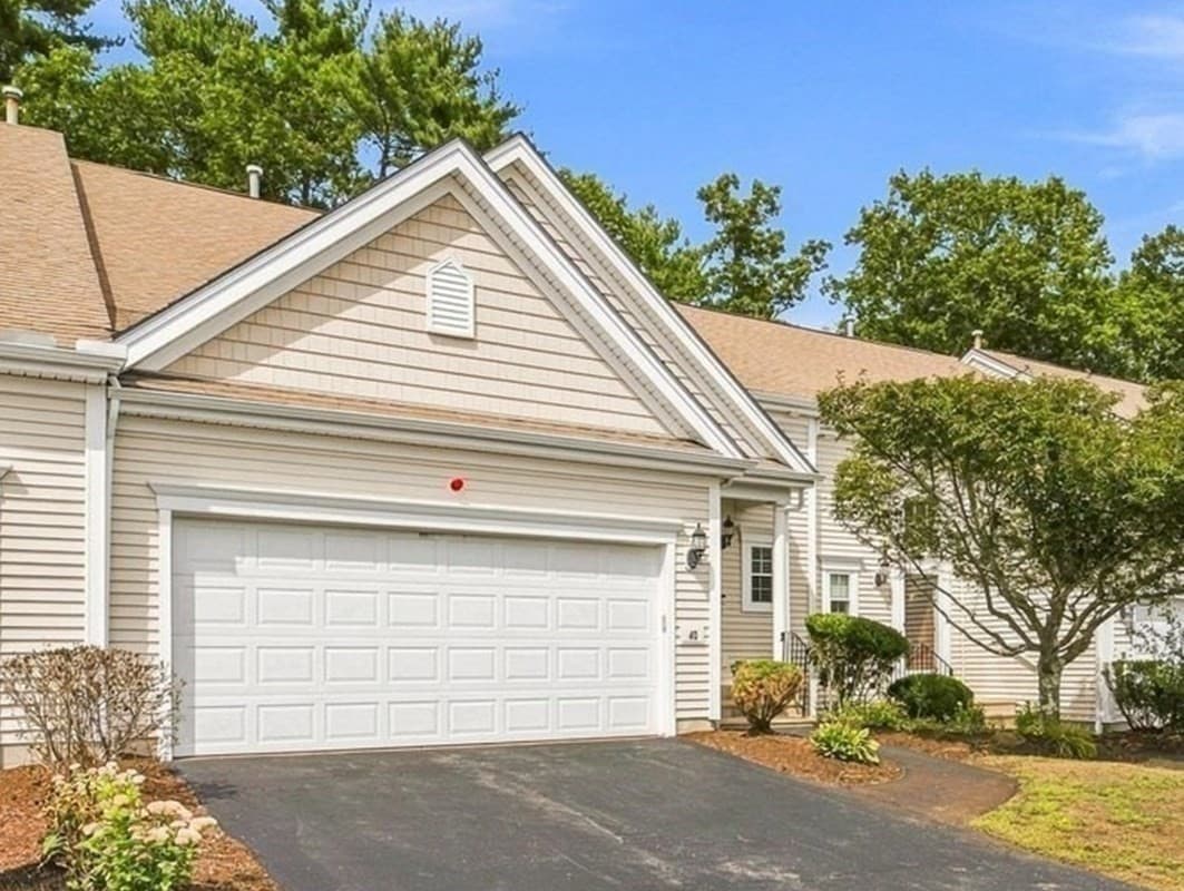 Condominium at 40 Stonebridge Dr # 40, Hanson MA 02341, Hanson, photo 2 of 37