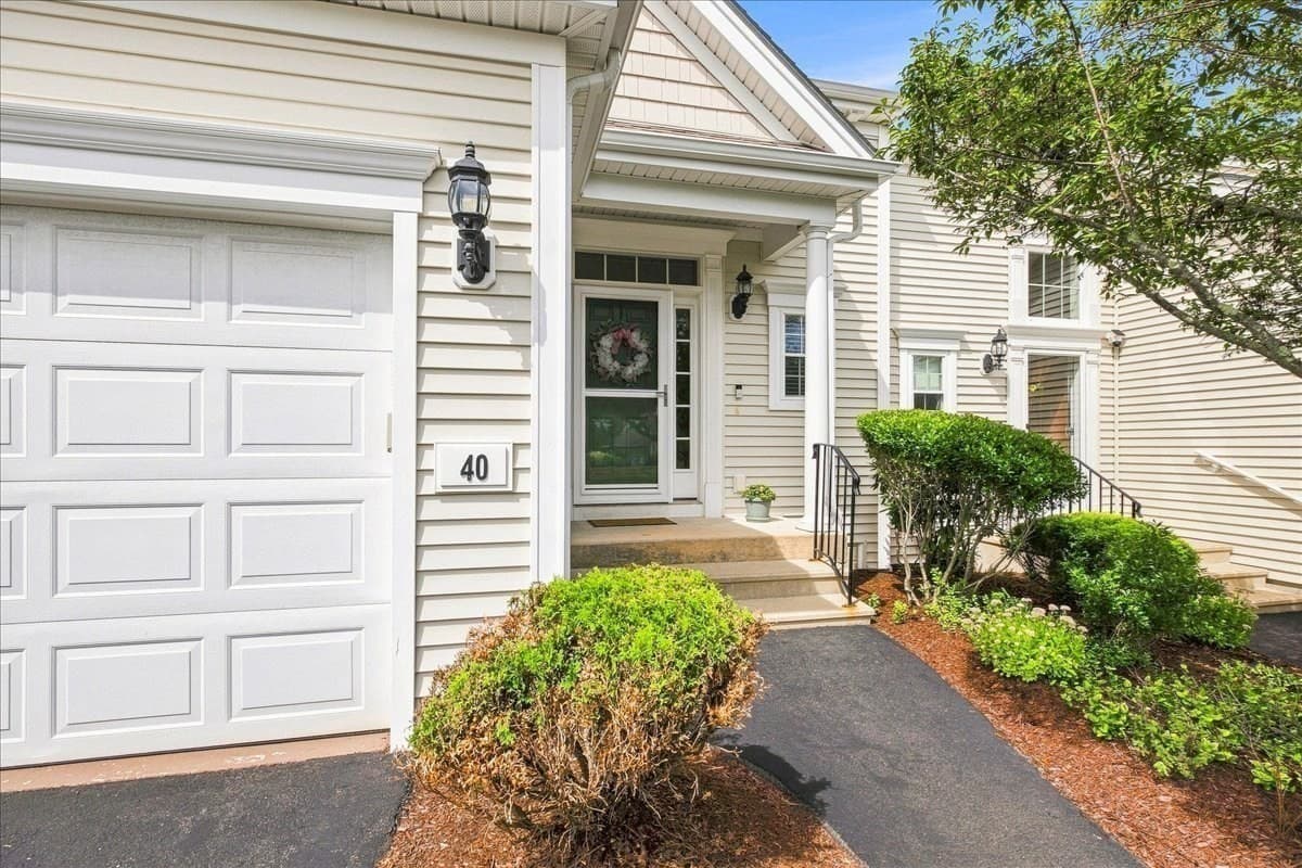Condominium at 40 Stonebridge Dr # 40, Hanson MA 02341, Hanson, photo 3 of 37