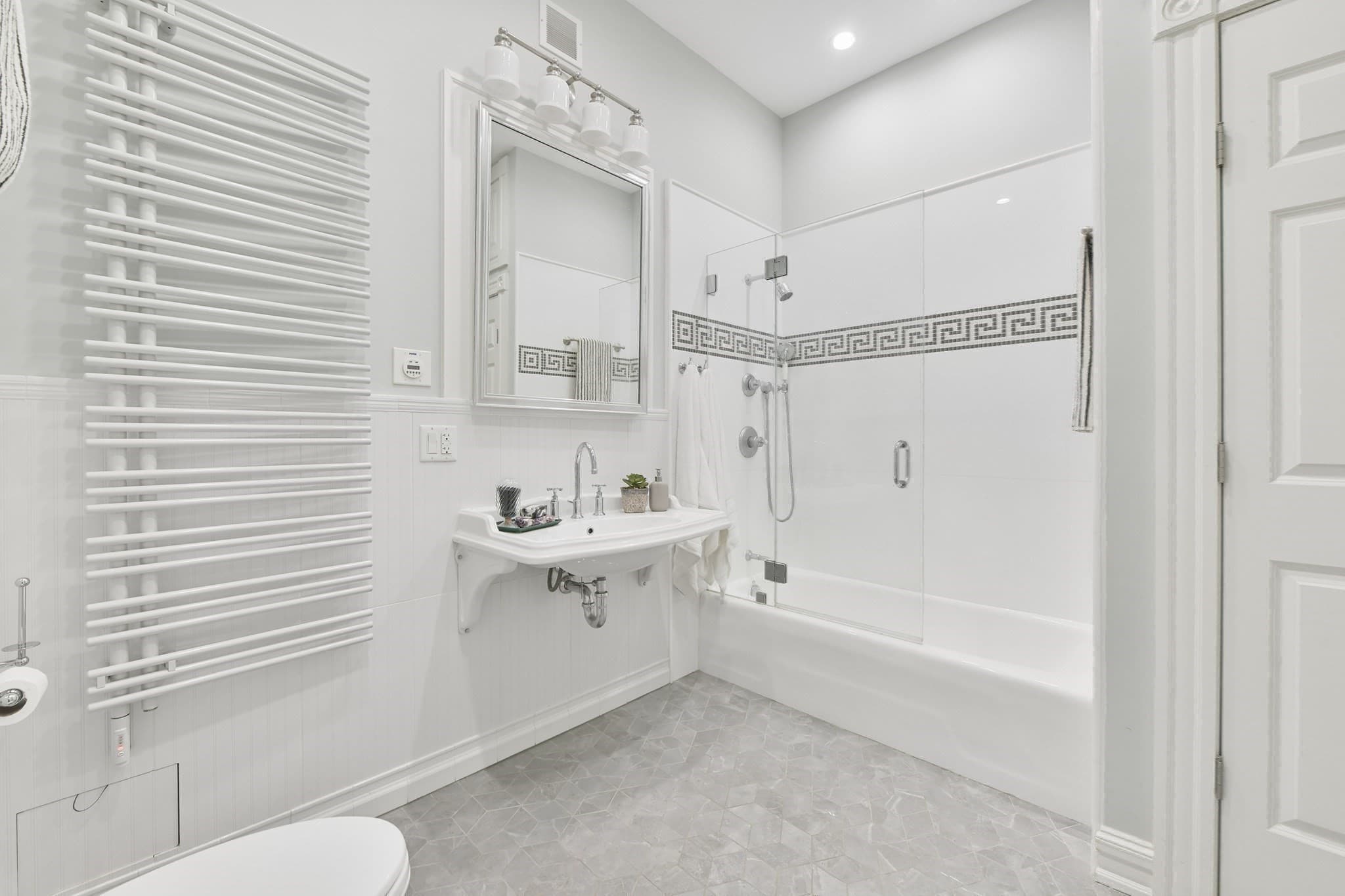 Condominium at 160 Commonwealth Avenue # 414, Boston MA 02116, photo 16 of 25