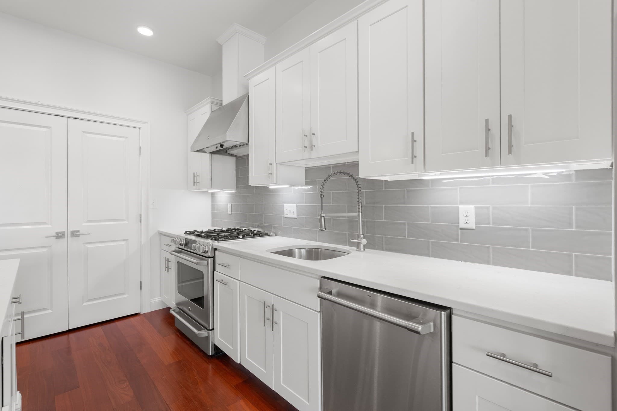 Condominium at 170 W Broadway # 411, Boston MA 02127, Boston, photo 6 of 37