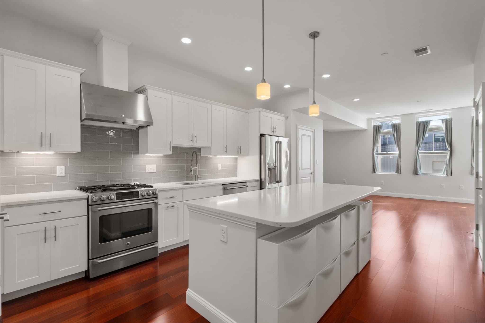 Condominium at 170 W Broadway # 411, Boston MA 02127, Boston, photo 4 of 37