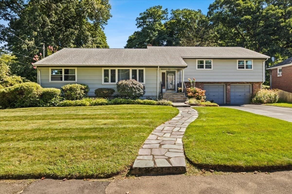 30 Bassett Rd, Brockton MA 02301