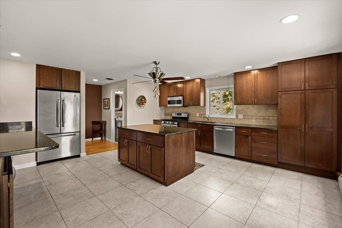 Single Family Residence at 30 Bassett Rd, Brockton MA 02301, Brockton, photo 4 of 34
