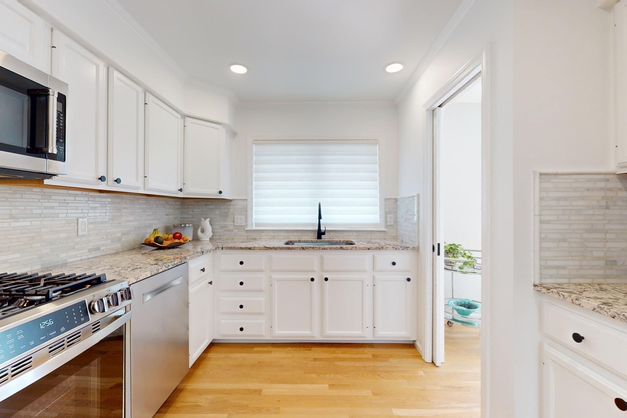 Condominium at 15 Kings Way # 11, Waltham MA 02451, Waltham, photo 12 of 37
