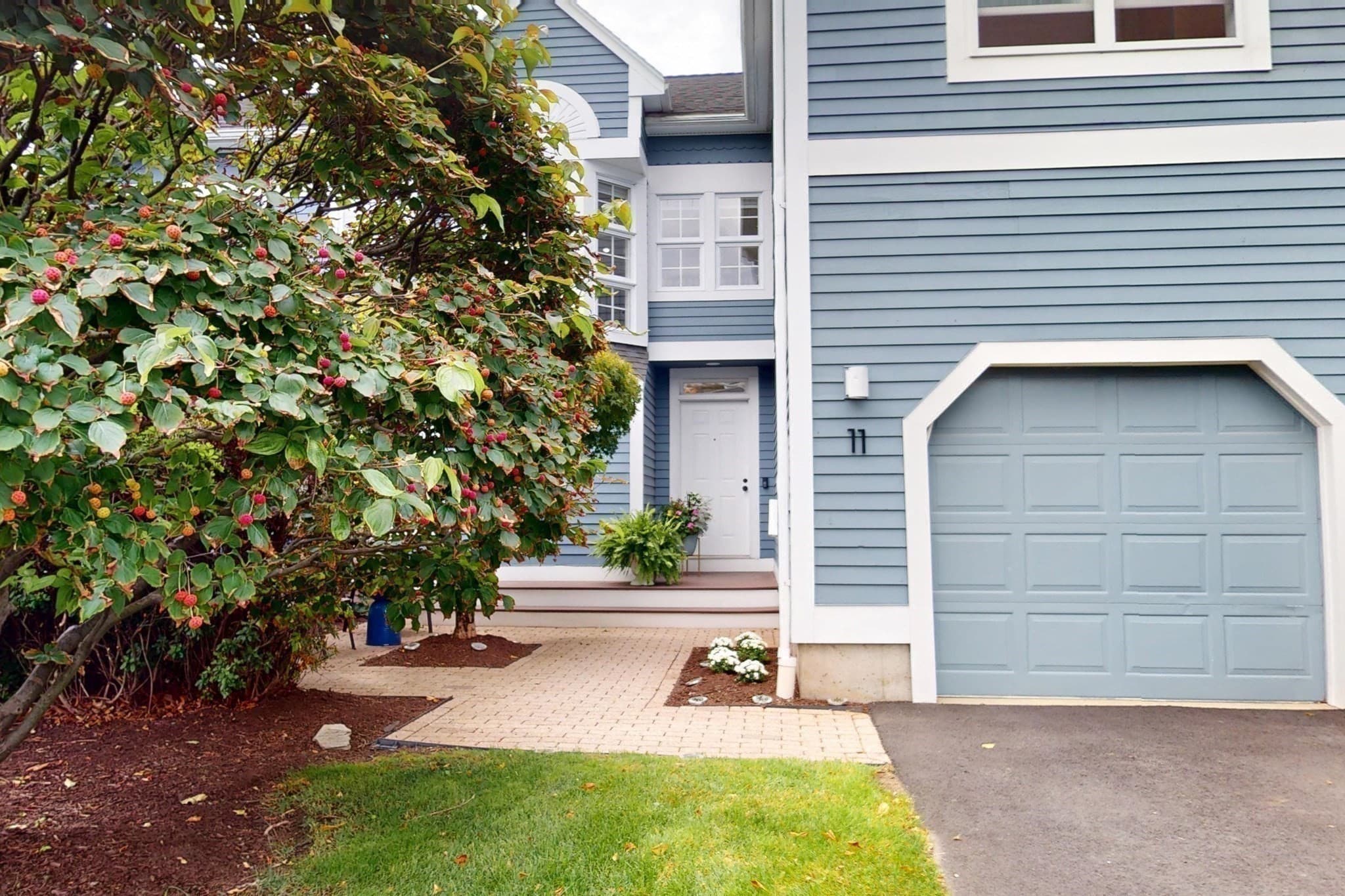 Condominium at 15 Kings Way # 11, Waltham MA 02451, Waltham, photo 3 of 37