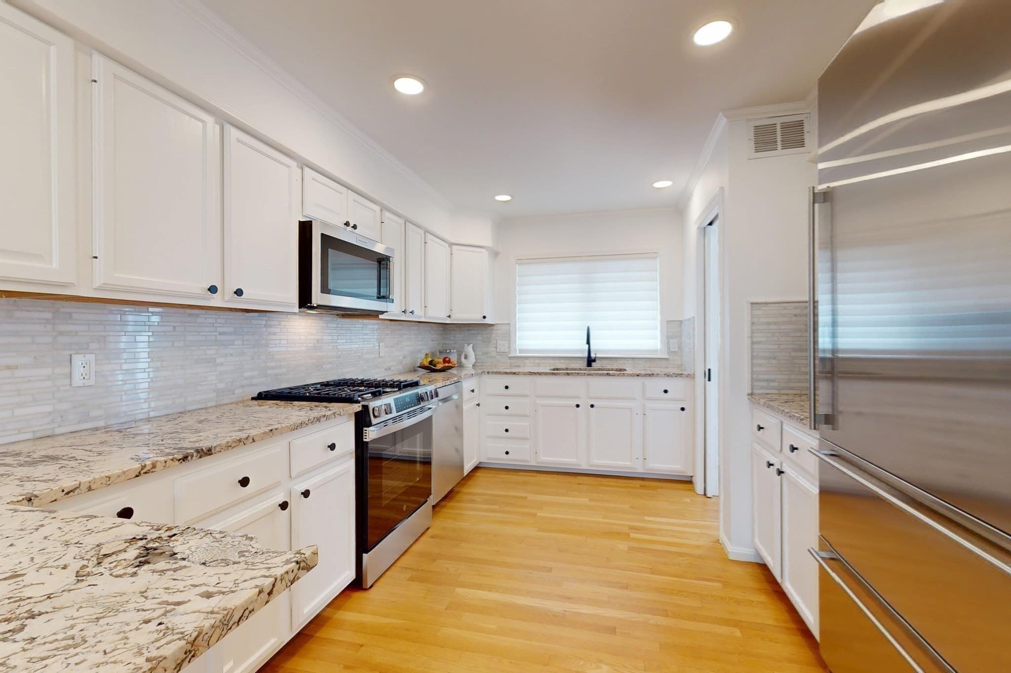 Condominium at 15 Kings Way # 11, Waltham MA 02451, Waltham, photo 10 of 37