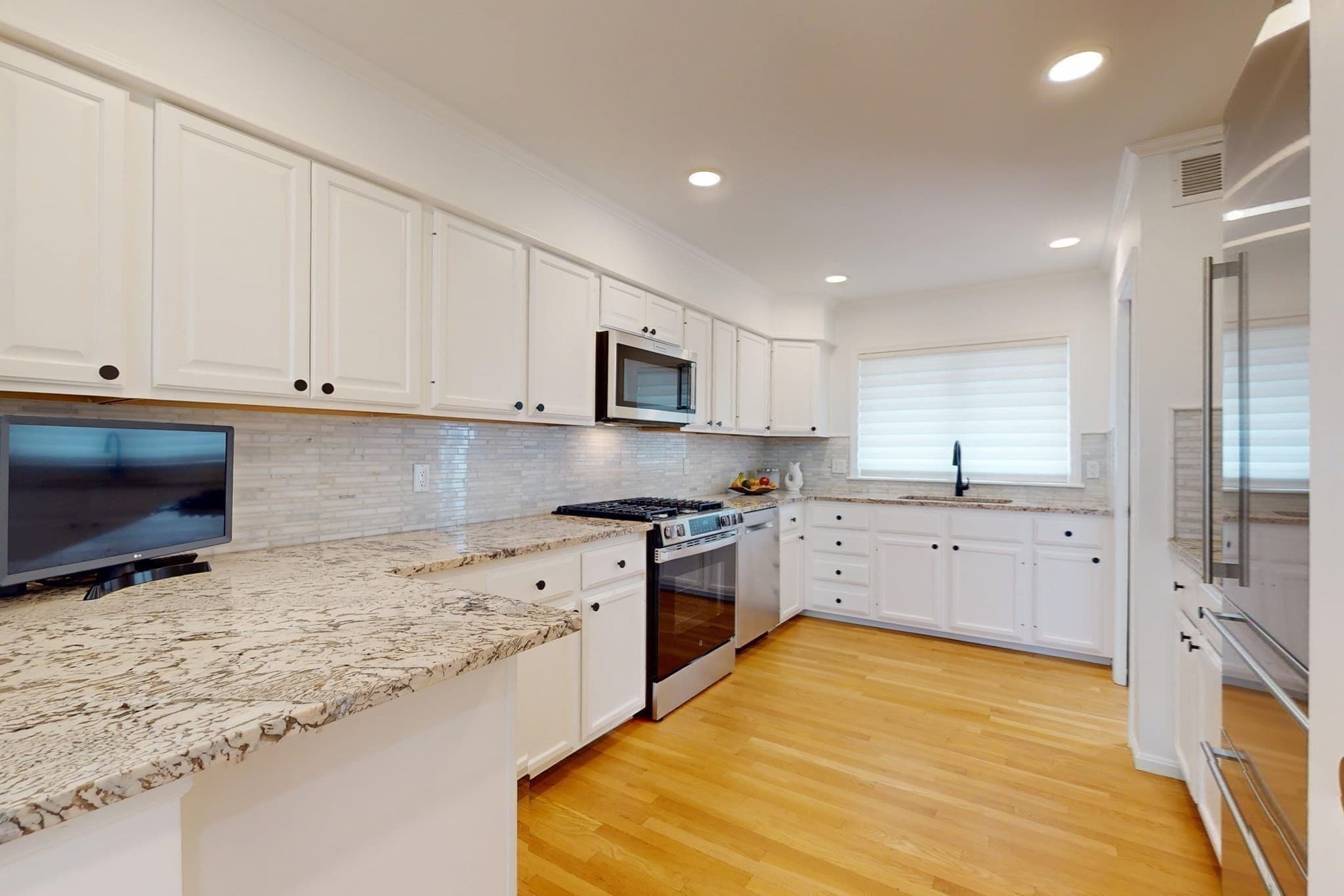 Condominium at 15 Kings Way # 11, Waltham MA 02451, Waltham, photo 11 of 37