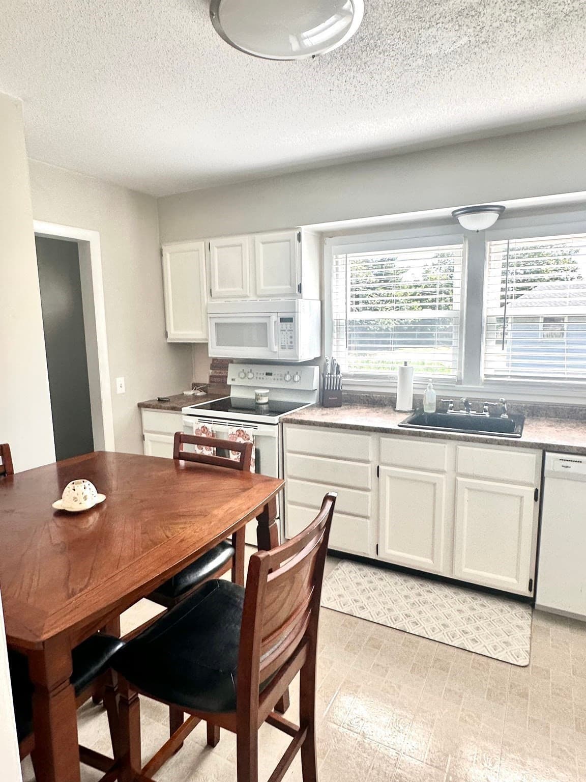 Condominium at 52 Honeysuckle Drive # 52, Chicopee MA 01022, Chicopee, photo 6 of 26