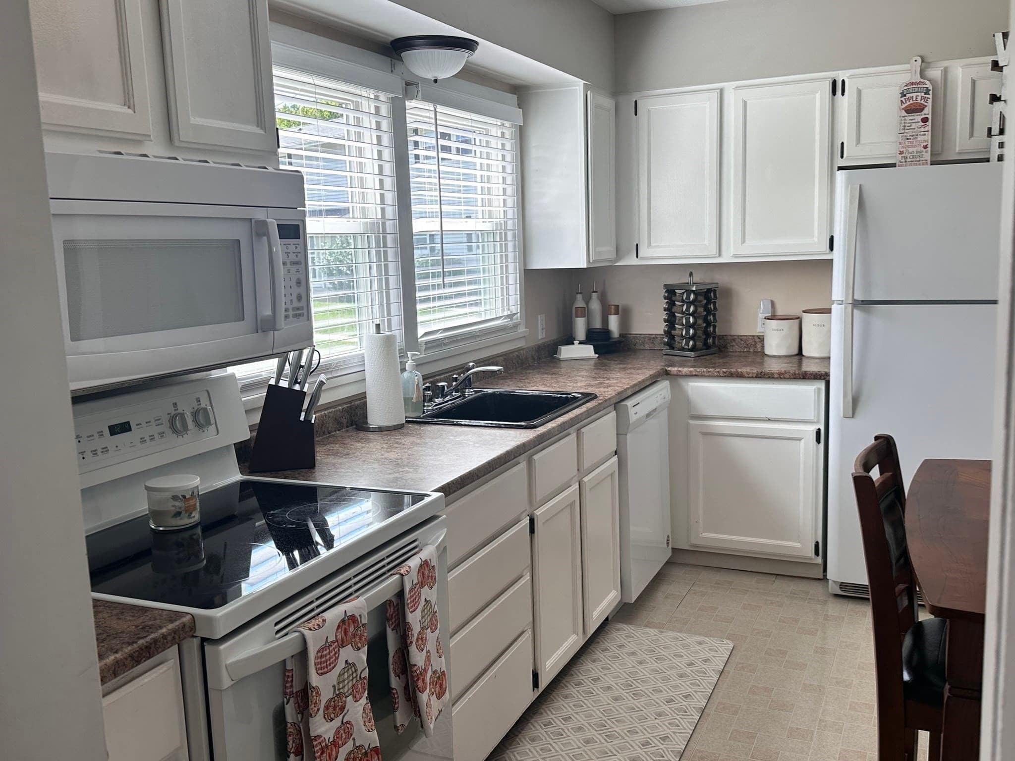 Condominium at 52 Honeysuckle Drive # 52, Chicopee MA 01022, Chicopee, photo 5 of 26