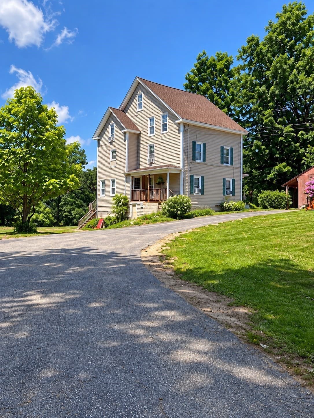 73 S Main St, North Brookfield MA 01535