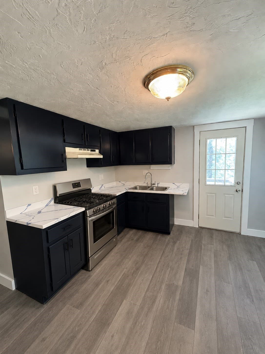 4 Family at 73 S Main St, North Brookfield MA 01535, photo 5 of 17