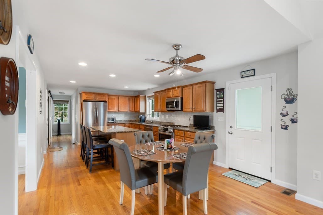 Single Family Residence at 28 Glenside Ave, Billerica MA 01821, Billerica, photo 12 of 37